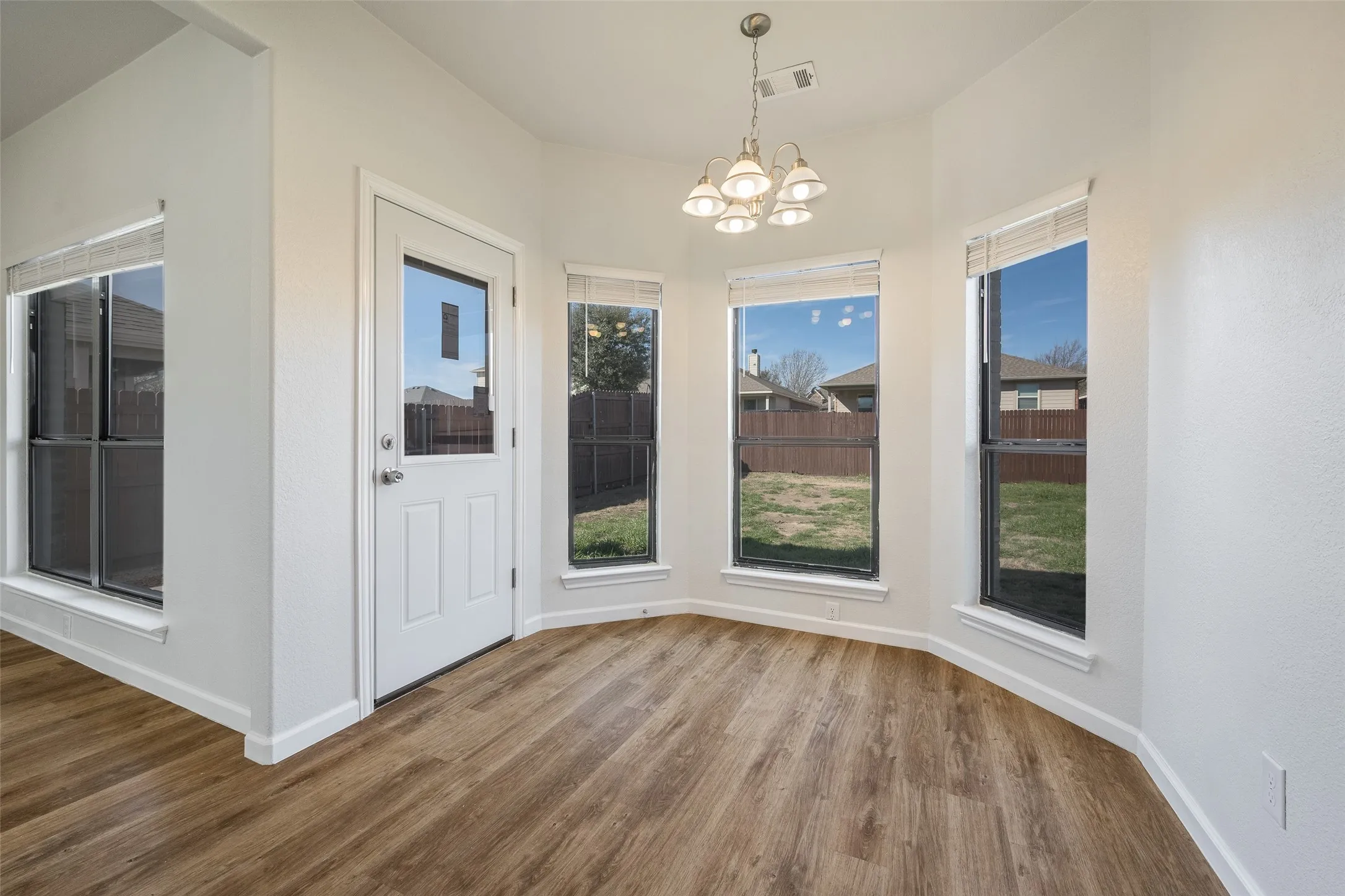 Single Family Residence For Rent in Collin County , 826 Hazels Way, Anna, Texas 75409, 4 Bedroom, 3 Bathroom, 2 Garage spaces, 2,084 Sqft, built in 2007, mls#21187493, Real Estate Agent in Anna, Homes For Rent in Collin county, Homes For Rent in Anna, Realtor in Anna Texas, Real Estate Brokerage Independent Realty Texas, Luminita Cordes Realtor