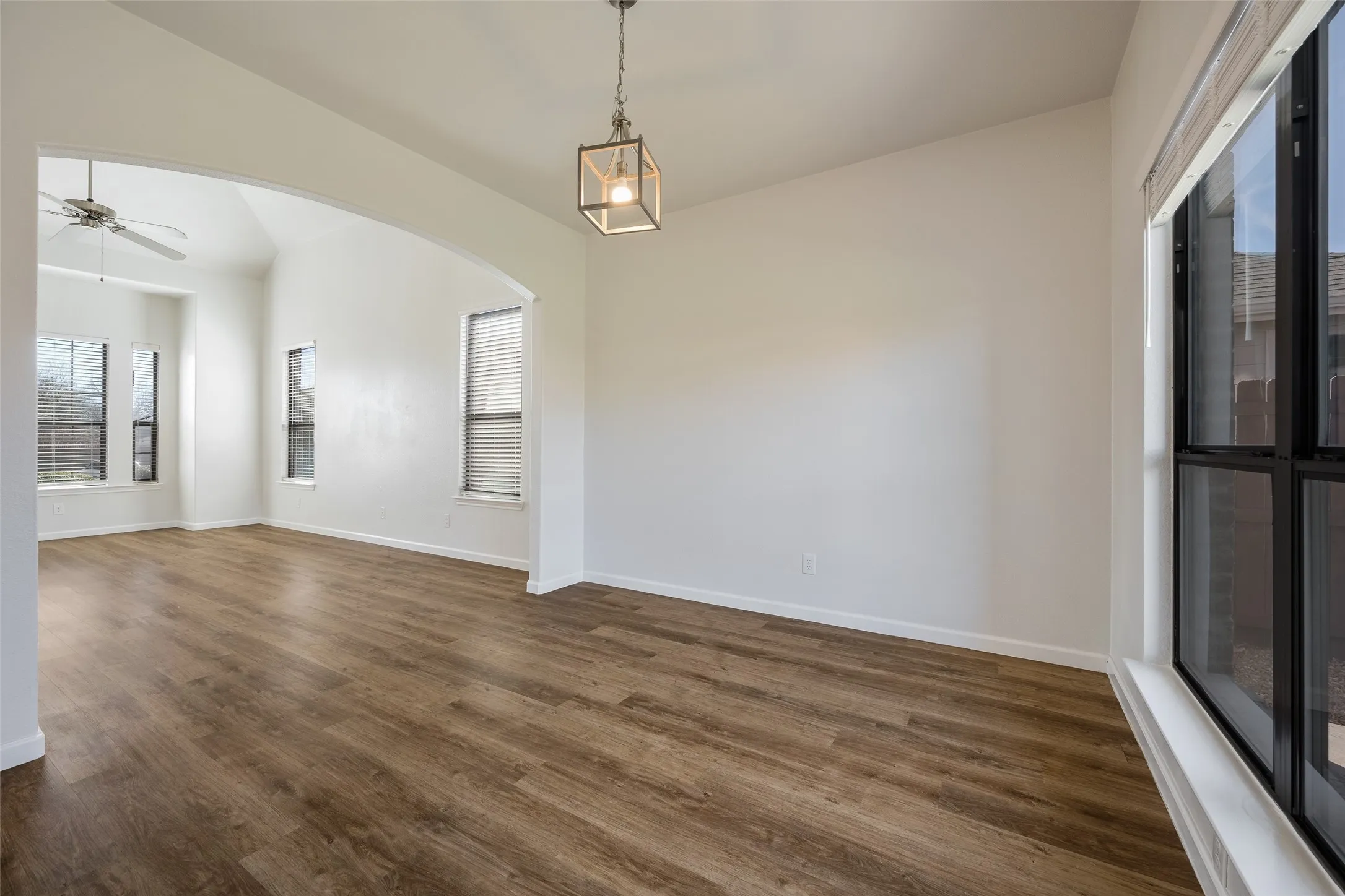 Single Family Residence For Rent in Collin County , 826 Hazels Way, Anna, Texas 75409, 4 Bedroom, 3 Bathroom, 2 Garage spaces, 2,084 Sqft, built in 2007, mls#21187493, Real Estate Agent in Anna, Homes For Rent in Collin county, Homes For Rent in Anna, Realtor in Anna Texas, Real Estate Brokerage Independent Realty Texas, Luminita Cordes Realtor