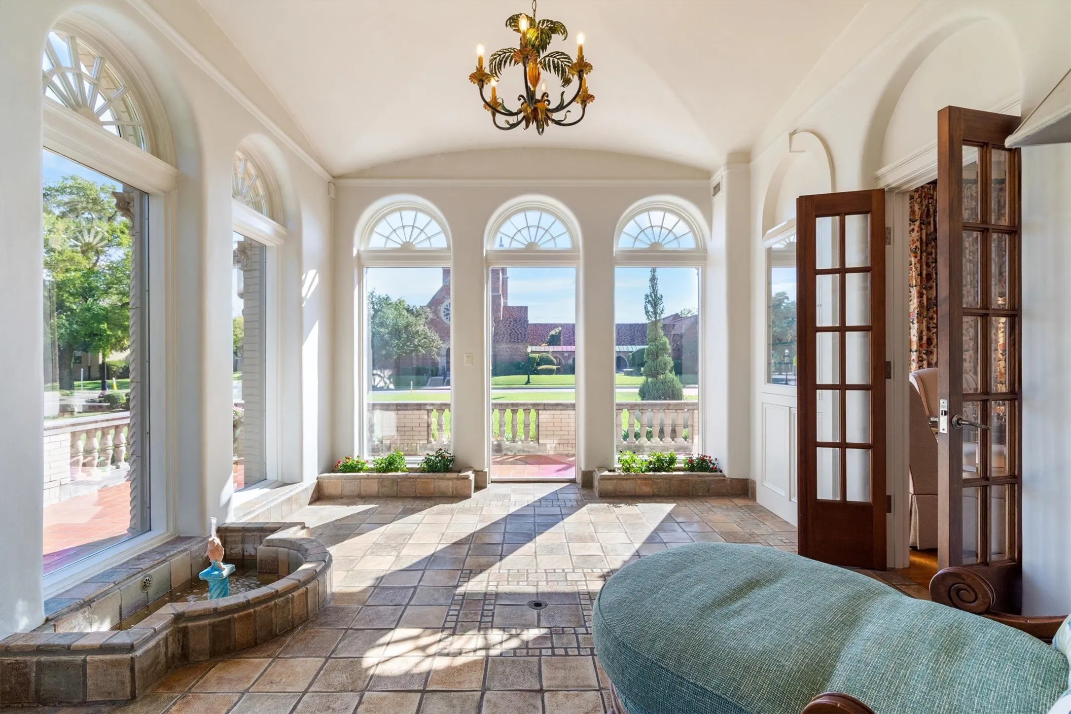 In the sunroom, you and your guests can relax with morning coffee, enjoy lively conversations, or
simply take in the natural light and peaceful views.