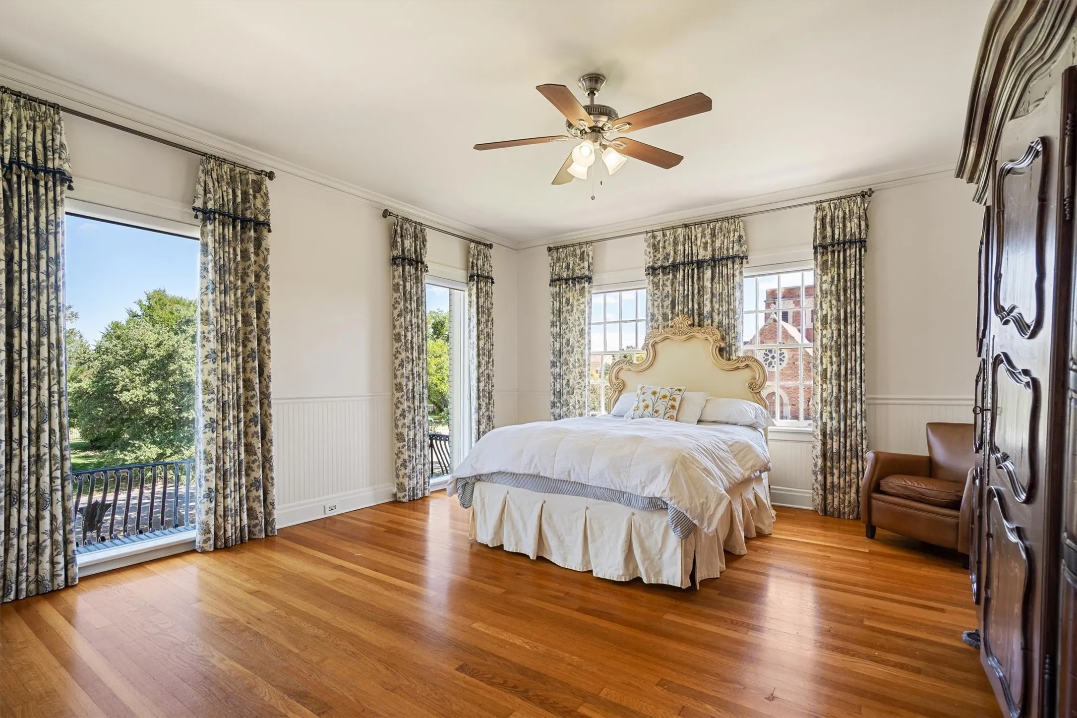 This inviting secondary bedroom features a
charming Juliet balcony and floor-to-ceiling windows, filling the space with natural light and offering stunning, uninterrupted views.