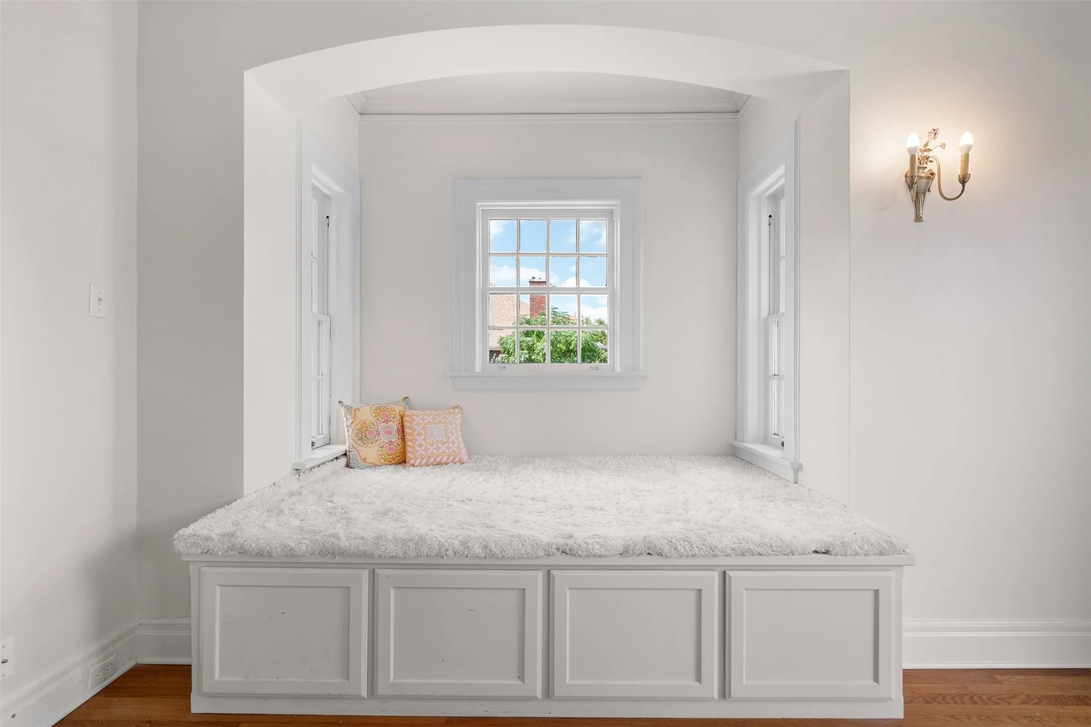 Relax in the cozy window seat, enjoying a good book, a morning coffee, or simply soaking in the
natural light and serene views.