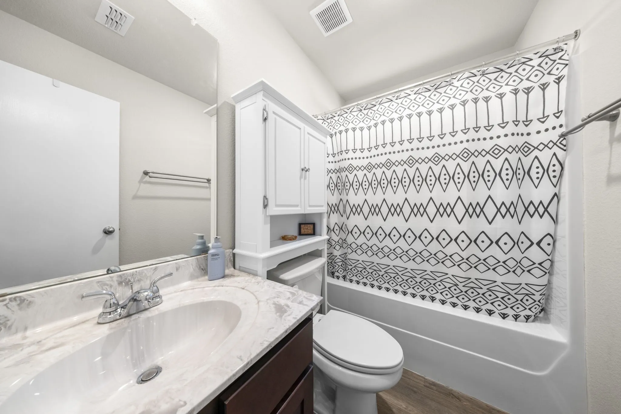 Single Family Residence For Sale in Bell County , 2513 Petersburg Lane, Temple, Texas 76504, 3 Bedroom, 2 Bathroom, 2 Garage spaces, 1,300 Sqft, built in 2019, mls#21187544, Real Estate Agent in Temple, Homes For Sale in Bell county, Homes For Sale in Temple, Realtor in Temple Texas, Real Estate Brokerage Independent Realty Texas, Luminita Cordes Realtor