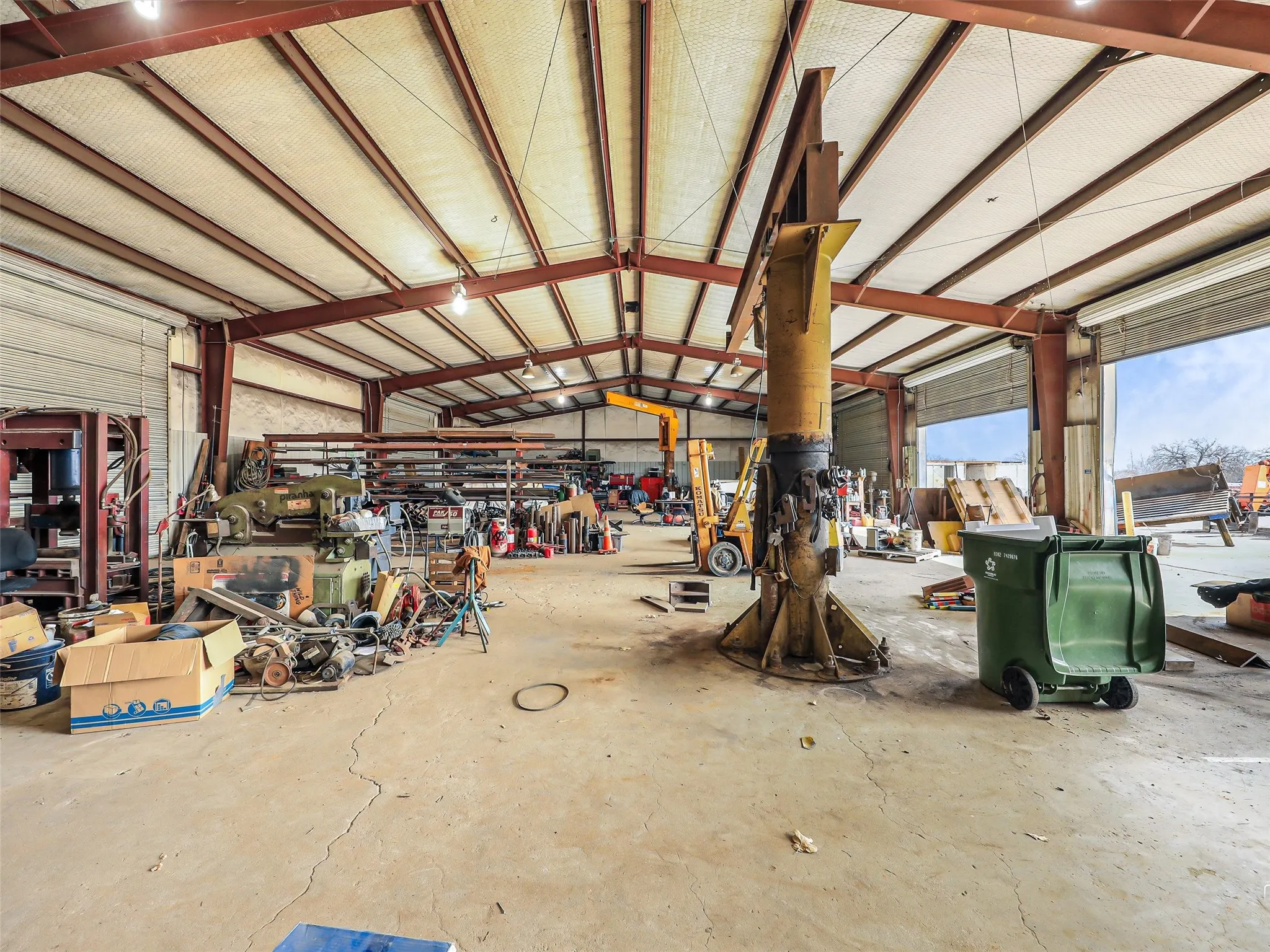 Huge workshop with plumbing and electricity.  Also includes 2 built in cranes and compressors.