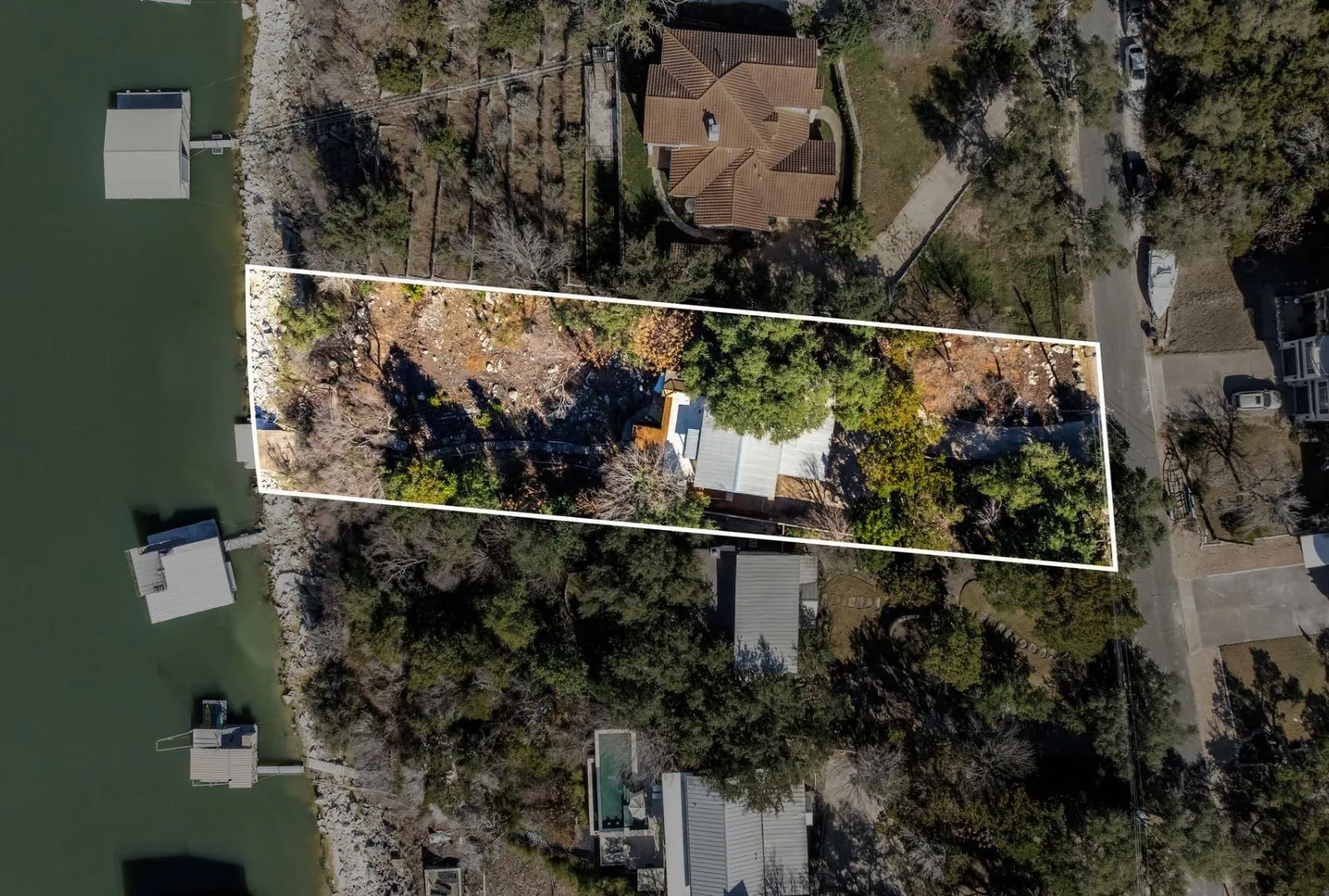 Single Family Residence For Sale in Travis County , 8124 Joy Road, Volente, Texas 78641, 3 Bedroom, 3 Bathroom, Garage spaces, 1,904 Sqft, built in 1957, Preowned, mls#21187385, Real Estate Agent in Volente, Homes For Sale in Travis county, Homes For Sale in Volente, Realtor in Volente Texas, Real Estate Brokerage Independent Realty Texas, Luminita Cordes Realtor