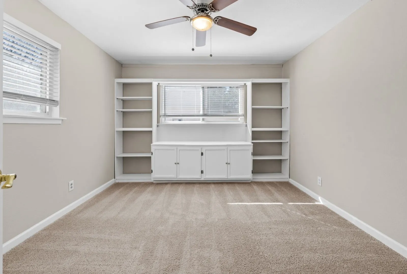 Single Family Residence For Sale in Travis County , 8124 Joy Road, Volente, Texas 78641, 3 Bedroom, 3 Bathroom, Garage spaces, 1,904 Sqft, built in 1957, Preowned, mls#21187385, Real Estate Agent in Volente, Homes For Sale in Travis county, Homes For Sale in Volente, Realtor in Volente Texas, Real Estate Brokerage Independent Realty Texas, Luminita Cordes Realtor