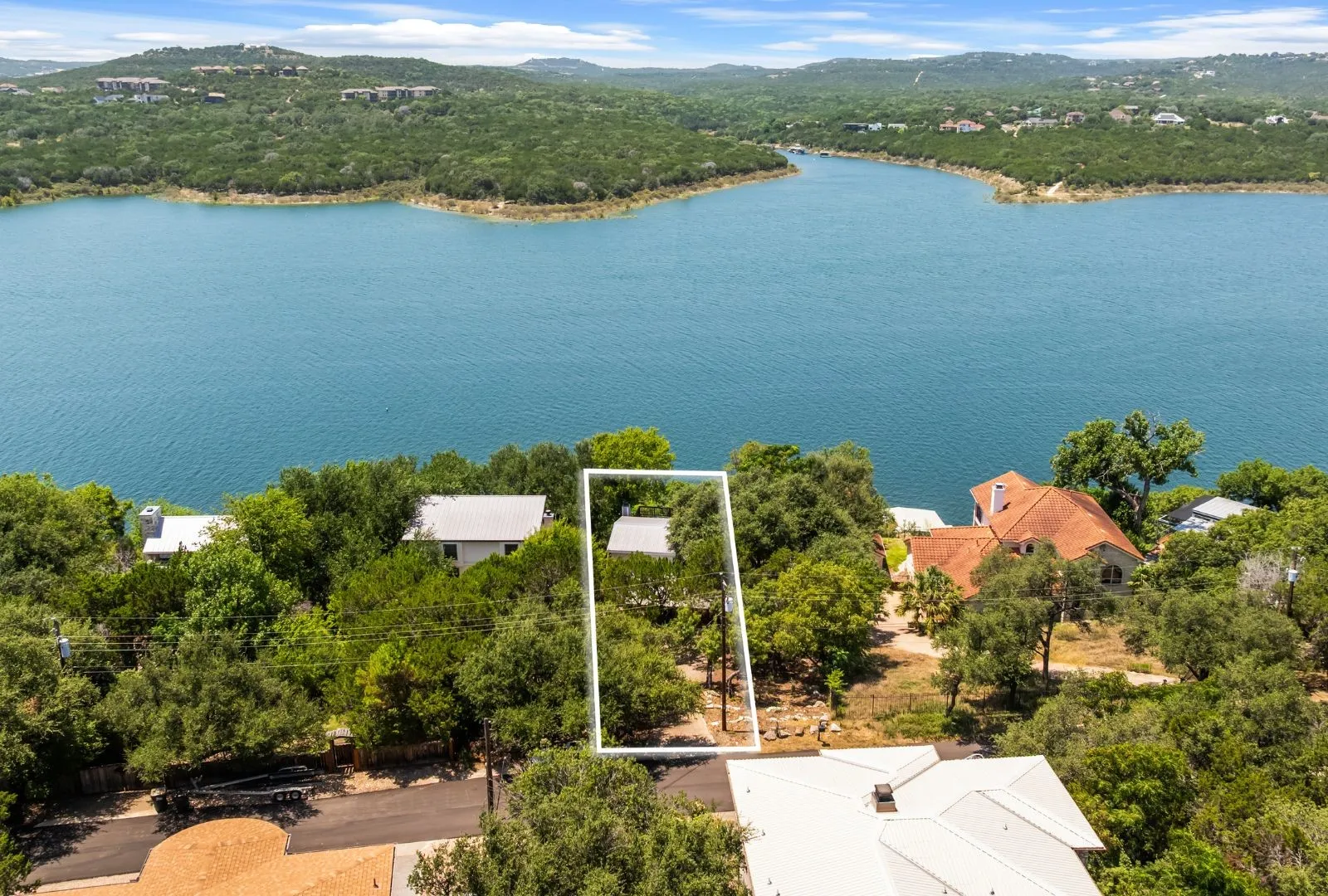 Single Family Residence For Sale in Travis County , 8124 Joy Road, Volente, Texas 78641, 3 Bedroom, 3 Bathroom, Garage spaces, 1,904 Sqft, built in 1957, Preowned, mls#21187385, Real Estate Agent in Volente, Homes For Sale in Travis county, Homes For Sale in Volente, Realtor in Volente Texas, Real Estate Brokerage Independent Realty Texas, Luminita Cordes Realtor