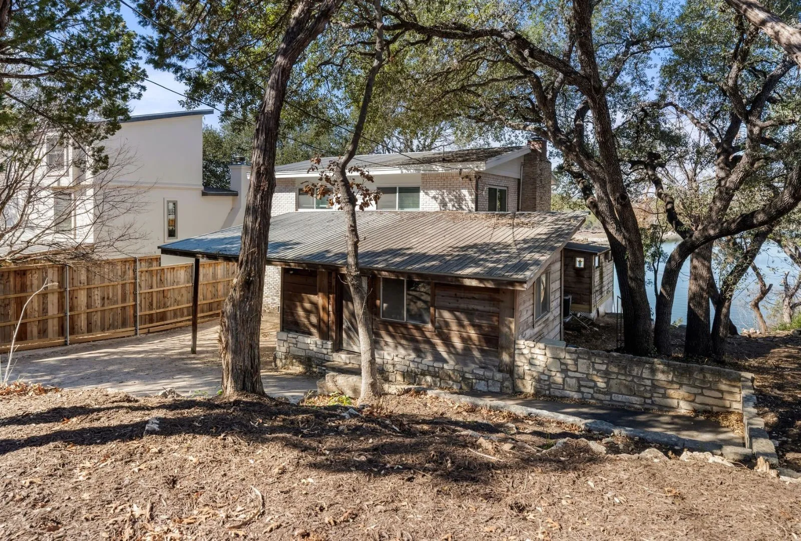 Single Family Residence For Sale in Travis County , 8124 Joy Road, Volente, Texas 78641, 3 Bedroom, 3 Bathroom, Garage spaces, 1,904 Sqft, built in 1957, Preowned, mls#21187385, Real Estate Agent in Volente, Homes For Sale in Travis county, Homes For Sale in Volente, Realtor in Volente Texas, Real Estate Brokerage Independent Realty Texas, Luminita Cordes Realtor