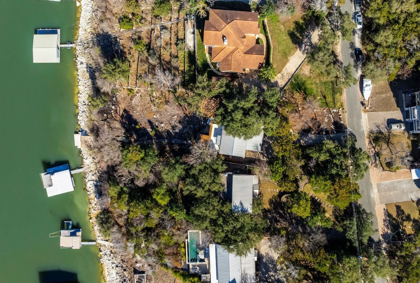 Single Family Residence For Sale in Travis County , 8124 Joy Road, Volente, Texas 78641, 3 Bedroom, 3 Bathroom, Garage spaces, 1,904 Sqft, built in 1957, Preowned, mls#21187385, Real Estate Agent in Volente, Homes For Sale in Travis county, Homes For Sale in Volente, Realtor in Volente Texas, Real Estate Brokerage Independent Realty Texas, Luminita Cordes Realtor