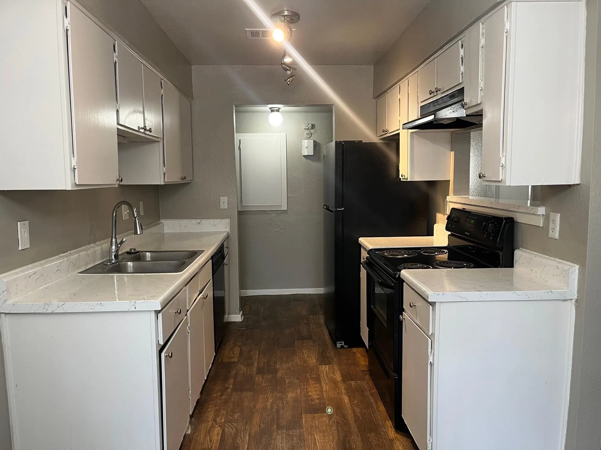 Condominium For Sale in Tarrant County , 1122 Millview Drive 604, Arlington, Texas 76012, 2 Bedroom, 2 Bathroom, Garage spaces, 950 Sqft, built in 1984, mls#21187662, Real Estate Agent in Arlington, Homes For Sale in Tarrant county, Homes For Sale in Arlington, Realtor in Arlington Texas, Real Estate Brokerage Independent Realty Texas, Luminita Cordes Realtor