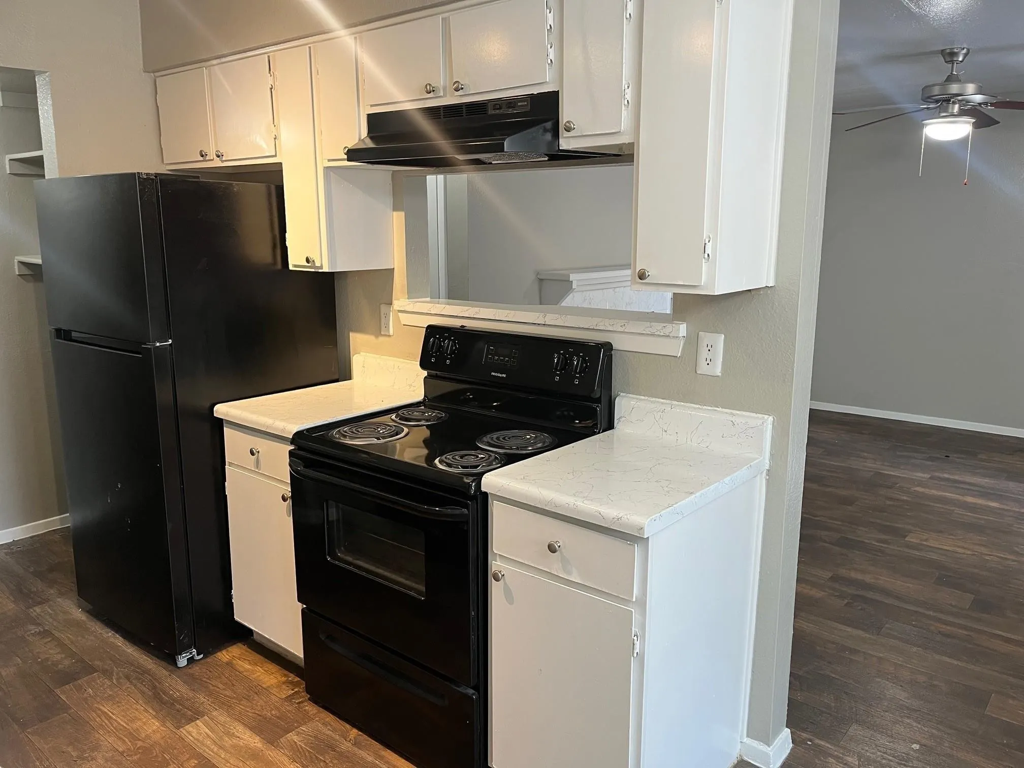 Condominium For Sale in Tarrant County , 1122 Millview Drive 604, Arlington, Texas 76012, 2 Bedroom, 2 Bathroom, Garage spaces, 950 Sqft, built in 1984, mls#21187662, Real Estate Agent in Arlington, Homes For Sale in Tarrant county, Homes For Sale in Arlington, Realtor in Arlington Texas, Real Estate Brokerage Independent Realty Texas, Luminita Cordes Realtor