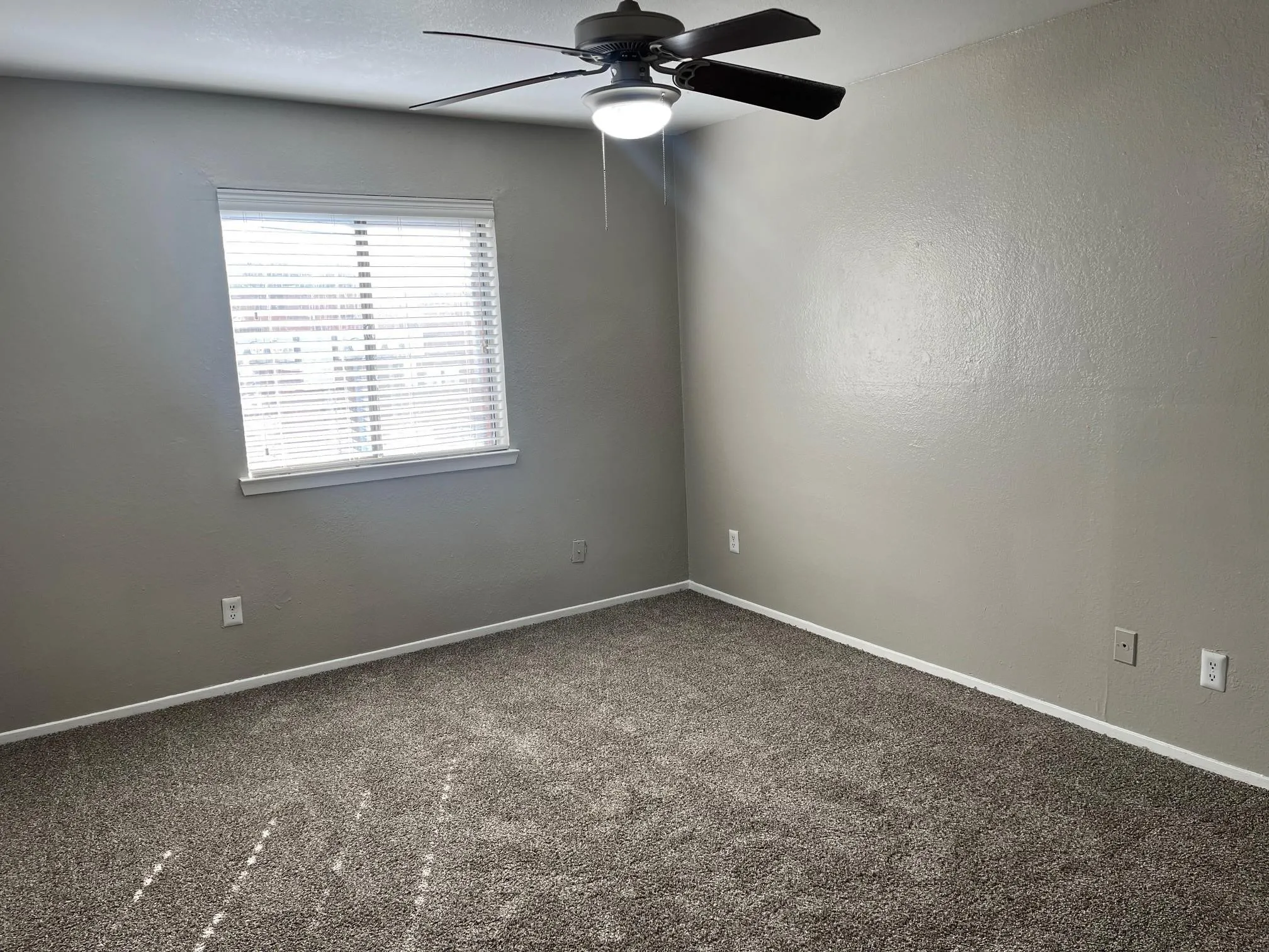 Condominium For Sale in Tarrant County , 1122 Millview Drive 604, Arlington, Texas 76012, 2 Bedroom, 2 Bathroom, Garage spaces, 950 Sqft, built in 1984, mls#21187662, Real Estate Agent in Arlington, Homes For Sale in Tarrant county, Homes For Sale in Arlington, Realtor in Arlington Texas, Real Estate Brokerage Independent Realty Texas, Luminita Cordes Realtor