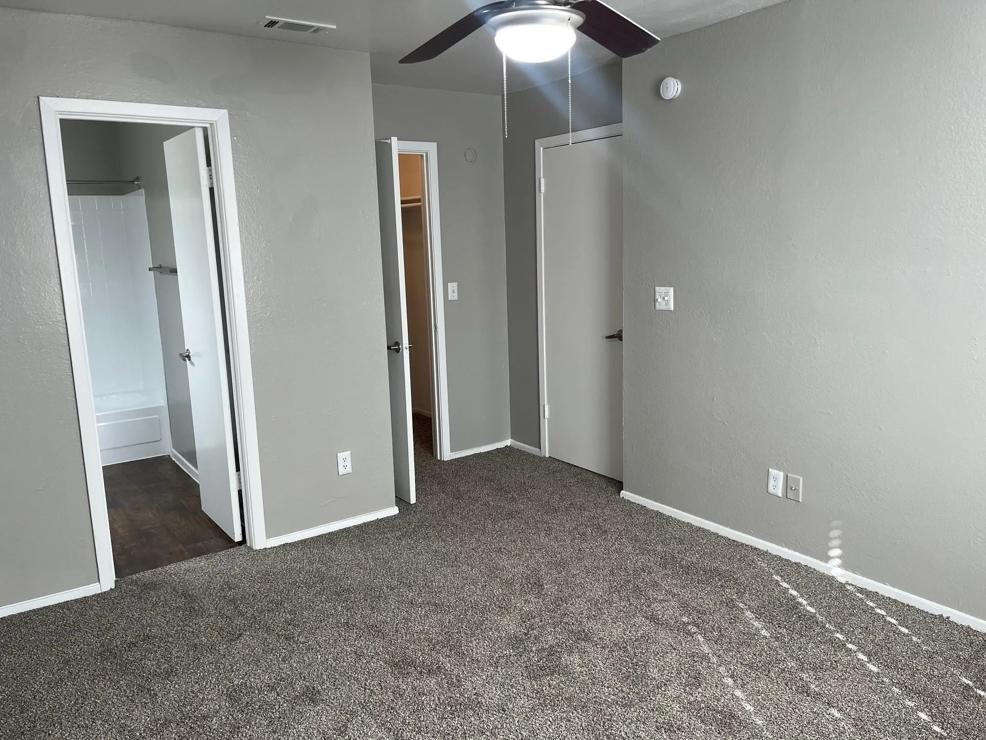 Condominium For Sale in Tarrant County , 1122 Millview Drive 604, Arlington, Texas 76012, 2 Bedroom, 2 Bathroom, Garage spaces, 950 Sqft, built in 1984, mls#21187662, Real Estate Agent in Arlington, Homes For Sale in Tarrant county, Homes For Sale in Arlington, Realtor in Arlington Texas, Real Estate Brokerage Independent Realty Texas, Luminita Cordes Realtor