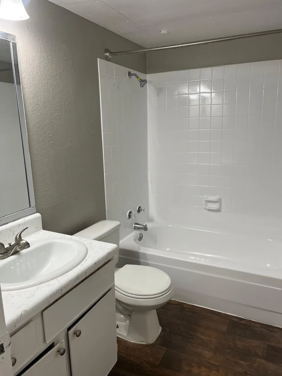 Condominium For Sale in Tarrant County , 1122 Millview Drive 604, Arlington, Texas 76012, 2 Bedroom, 2 Bathroom, Garage spaces, 950 Sqft, built in 1984, mls#21187662, Real Estate Agent in Arlington, Homes For Sale in Tarrant county, Homes For Sale in Arlington, Realtor in Arlington Texas, Real Estate Brokerage Independent Realty Texas, Luminita Cordes Realtor