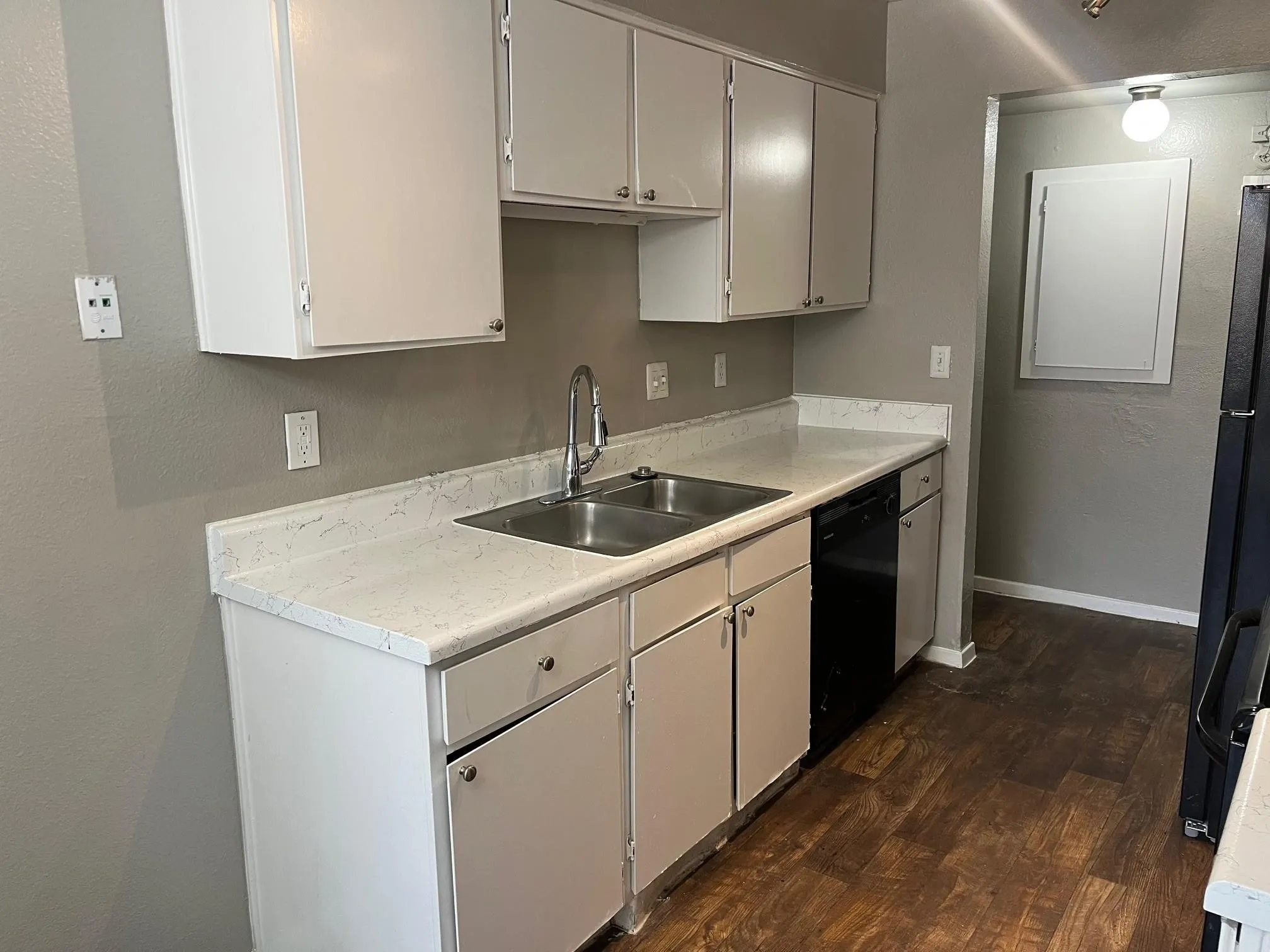 Condominium For Sale in Tarrant County , 1122 Millview Drive 604, Arlington, Texas 76012, 2 Bedroom, 2 Bathroom, Garage spaces, 950 Sqft, built in 1984, mls#21187662, Real Estate Agent in Arlington, Homes For Sale in Tarrant county, Homes For Sale in Arlington, Realtor in Arlington Texas, Real Estate Brokerage Independent Realty Texas, Luminita Cordes Realtor