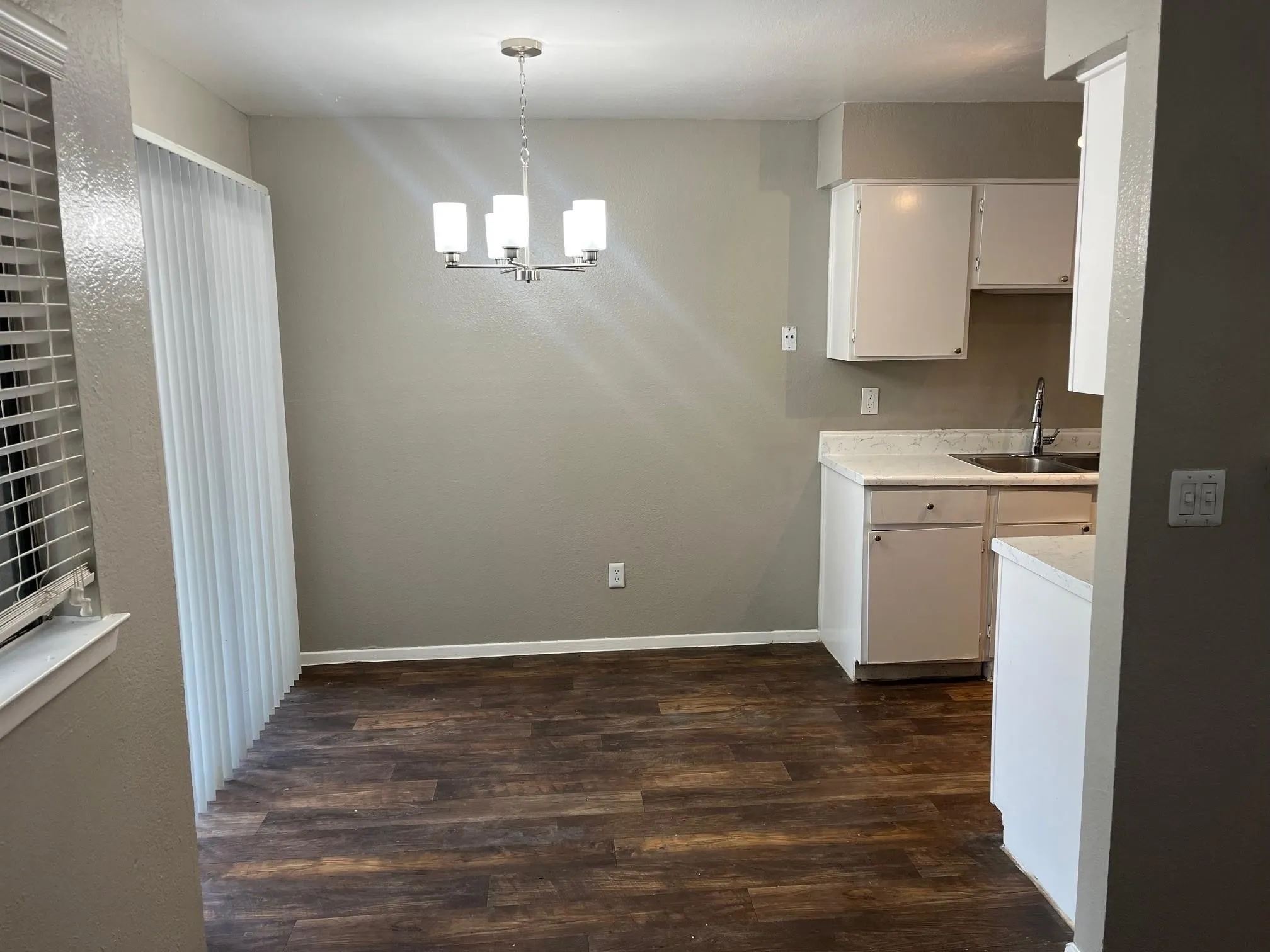 Condominium For Sale in Tarrant County , 1122 Millview Drive 604, Arlington, Texas 76012, 2 Bedroom, 2 Bathroom, Garage spaces, 950 Sqft, built in 1984, mls#21187662, Real Estate Agent in Arlington, Homes For Sale in Tarrant county, Homes For Sale in Arlington, Realtor in Arlington Texas, Real Estate Brokerage Independent Realty Texas, Luminita Cordes Realtor