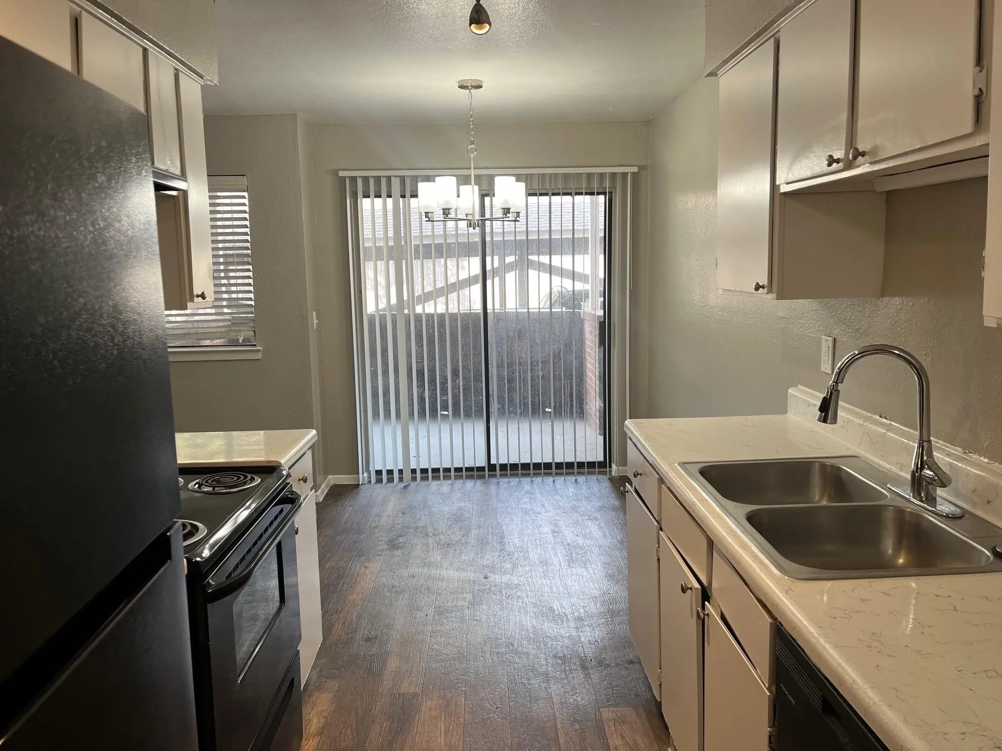 Condominium For Sale in Tarrant County , 1122 Millview Drive 604, Arlington, Texas 76012, 2 Bedroom, 2 Bathroom, Garage spaces, 950 Sqft, built in 1984, mls#21187662, Real Estate Agent in Arlington, Homes For Sale in Tarrant county, Homes For Sale in Arlington, Realtor in Arlington Texas, Real Estate Brokerage Independent Realty Texas, Luminita Cordes Realtor