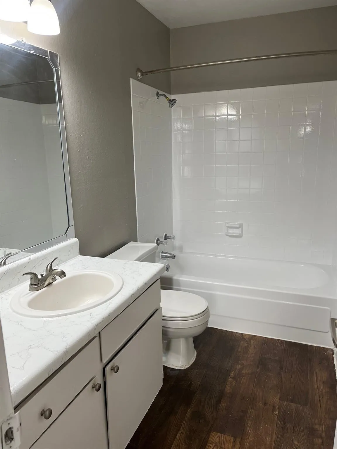 Condominium For Sale in Tarrant County , 1122 Millview Drive 604, Arlington, Texas 76012, 2 Bedroom, 2 Bathroom, Garage spaces, 950 Sqft, built in 1984, mls#21187662, Real Estate Agent in Arlington, Homes For Sale in Tarrant county, Homes For Sale in Arlington, Realtor in Arlington Texas, Real Estate Brokerage Independent Realty Texas, Luminita Cordes Realtor