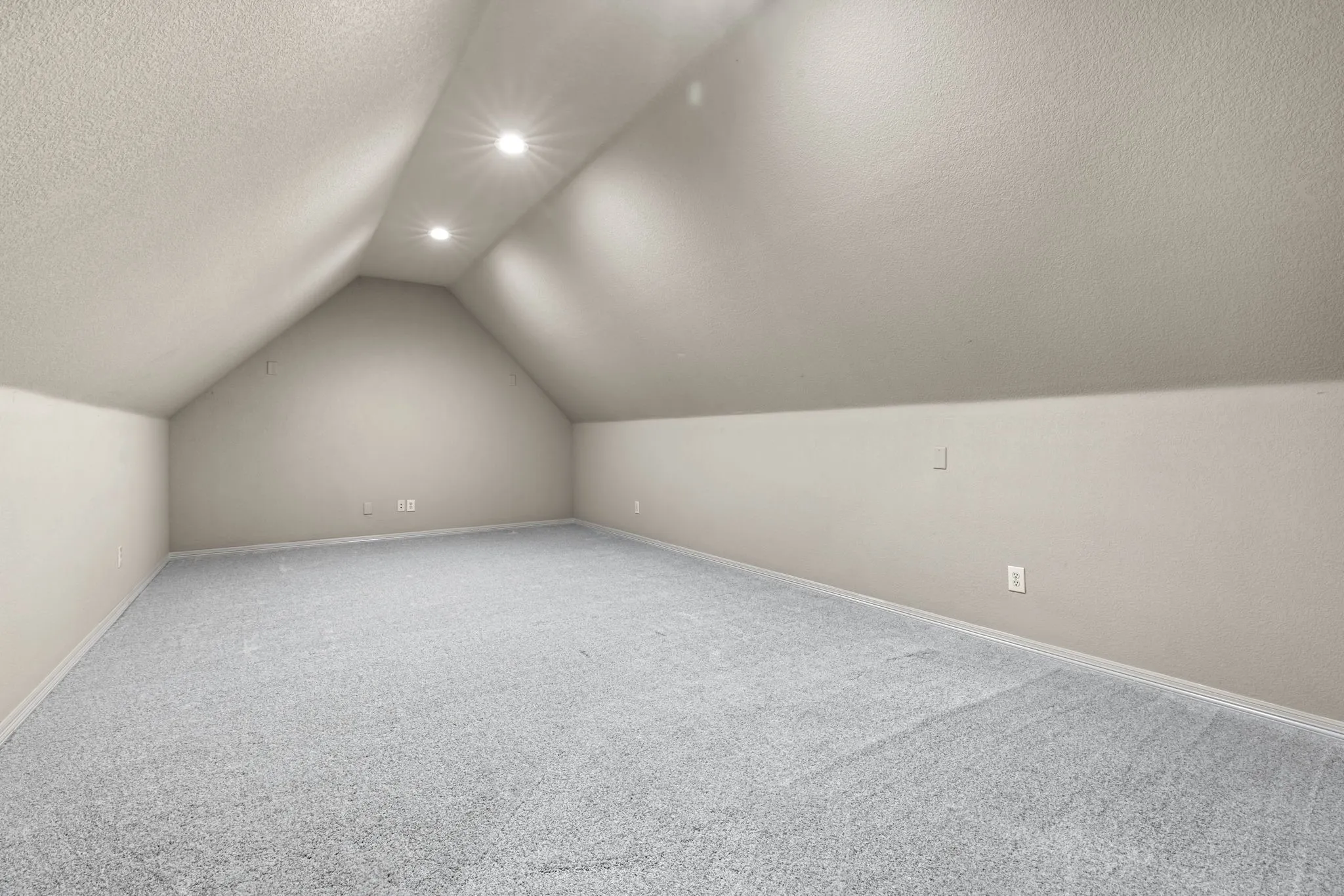 Bonus room featuring a textured ceiling, carpet, and vaulted ceiling