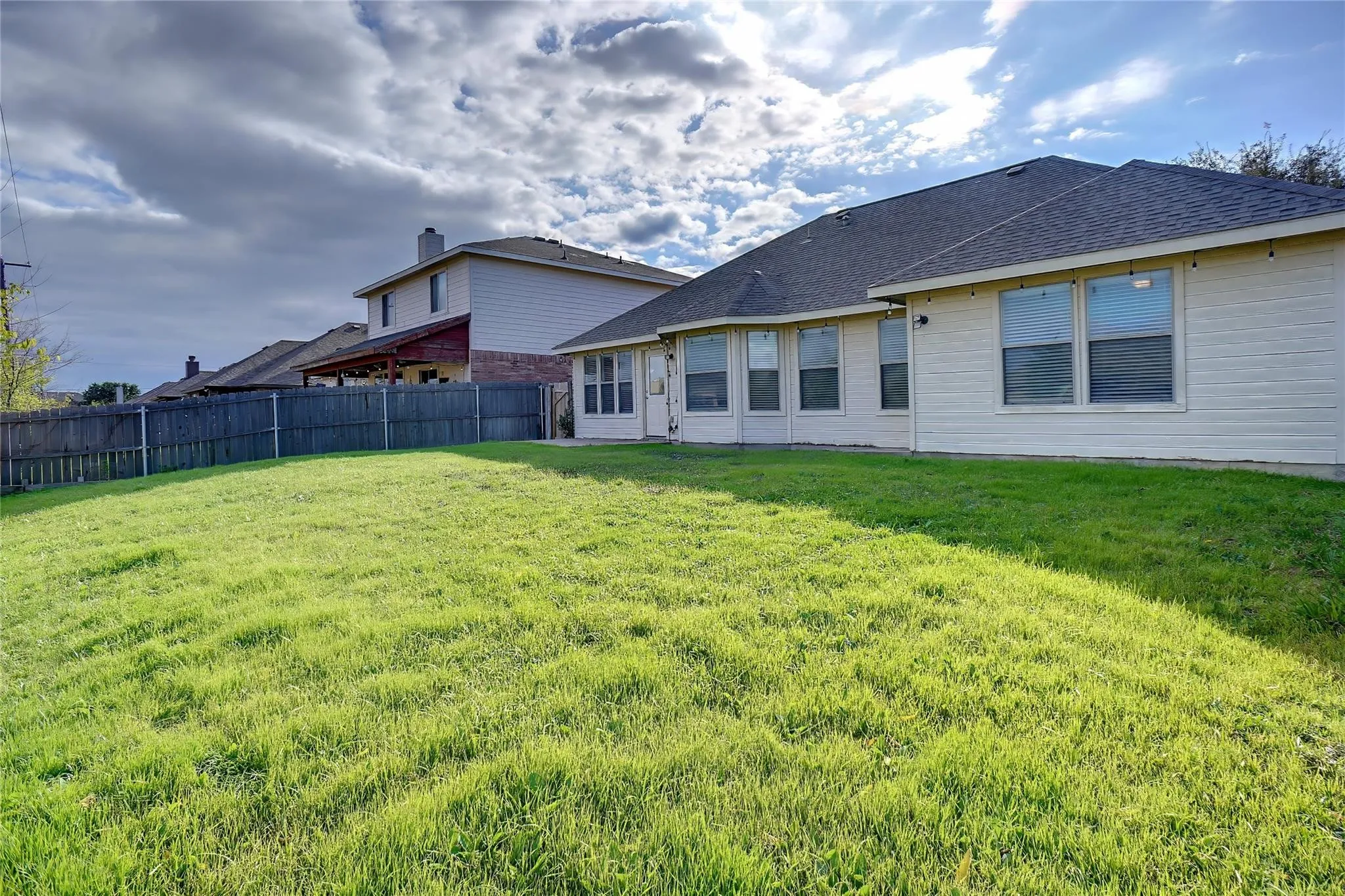 Single Family Residence For Sale in Denton County , 222 Windmill Drive, Justin, Texas 76247, 3 Bedrooms, 2 Bathrooms, 2 Garage spaces, 1,532 Sqft, built in 2007, Price $315,000, mls#21186180, Real Estate Agent in Justin, Homes For Sale in Denton county, Homes For Sale in Justin, Realtor in Justin Texas, Real Estate Brokerage Independent Realty Texas, Luminita Cordes Realtor