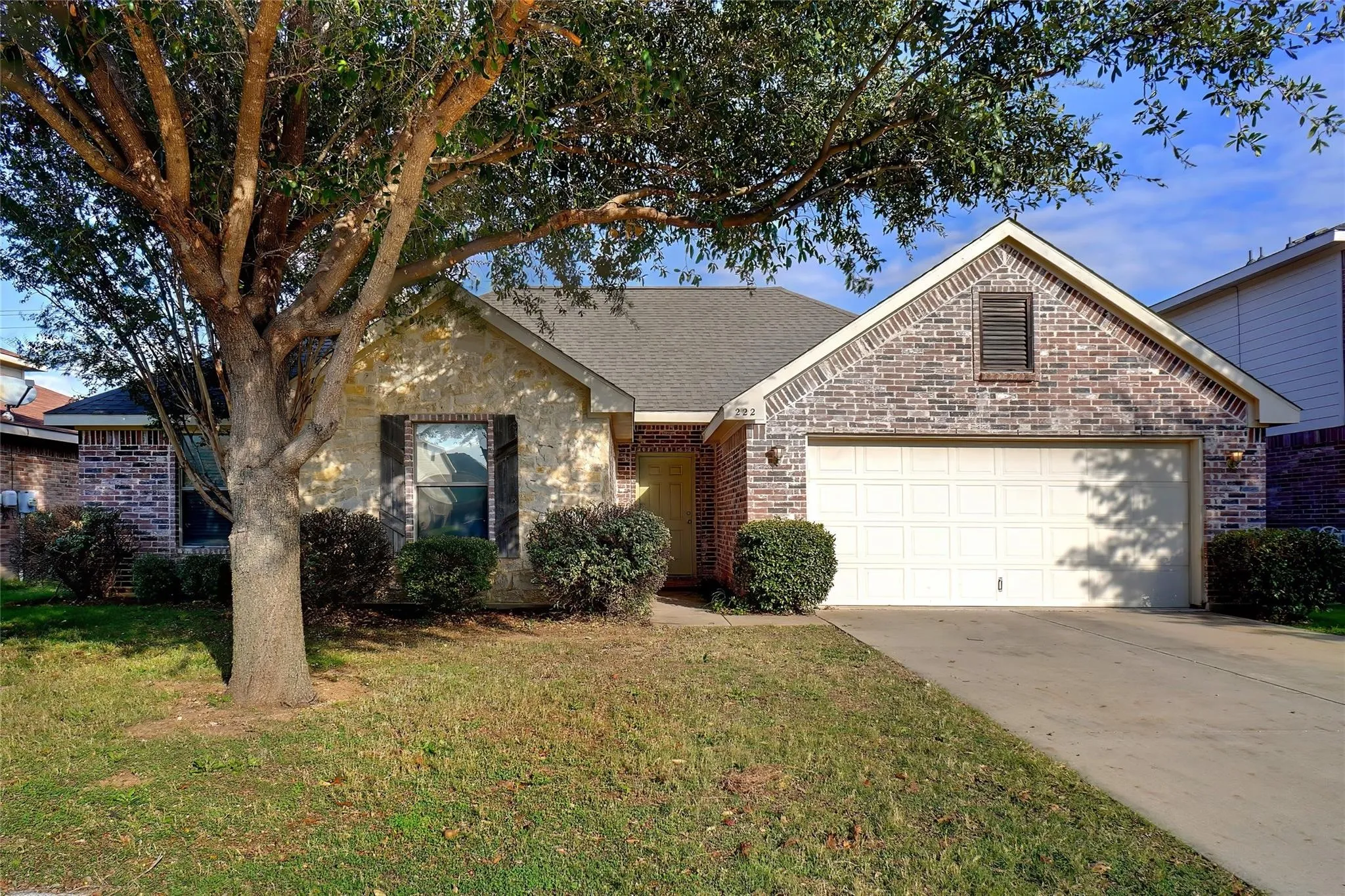 Single Family Residence For Sale in Denton County , 222 Windmill Drive, Justin, Texas 76247, 3 Bedrooms, 2 Bathrooms, 2 Garage spaces, 1,532 Sqft, built in 2007, Price $315,000, mls#21186180, Real Estate Agent in Justin, Homes For Sale in Denton county, Homes For Sale in Justin, Realtor in Justin Texas, Real Estate Brokerage Independent Realty Texas, Luminita Cordes Realtor