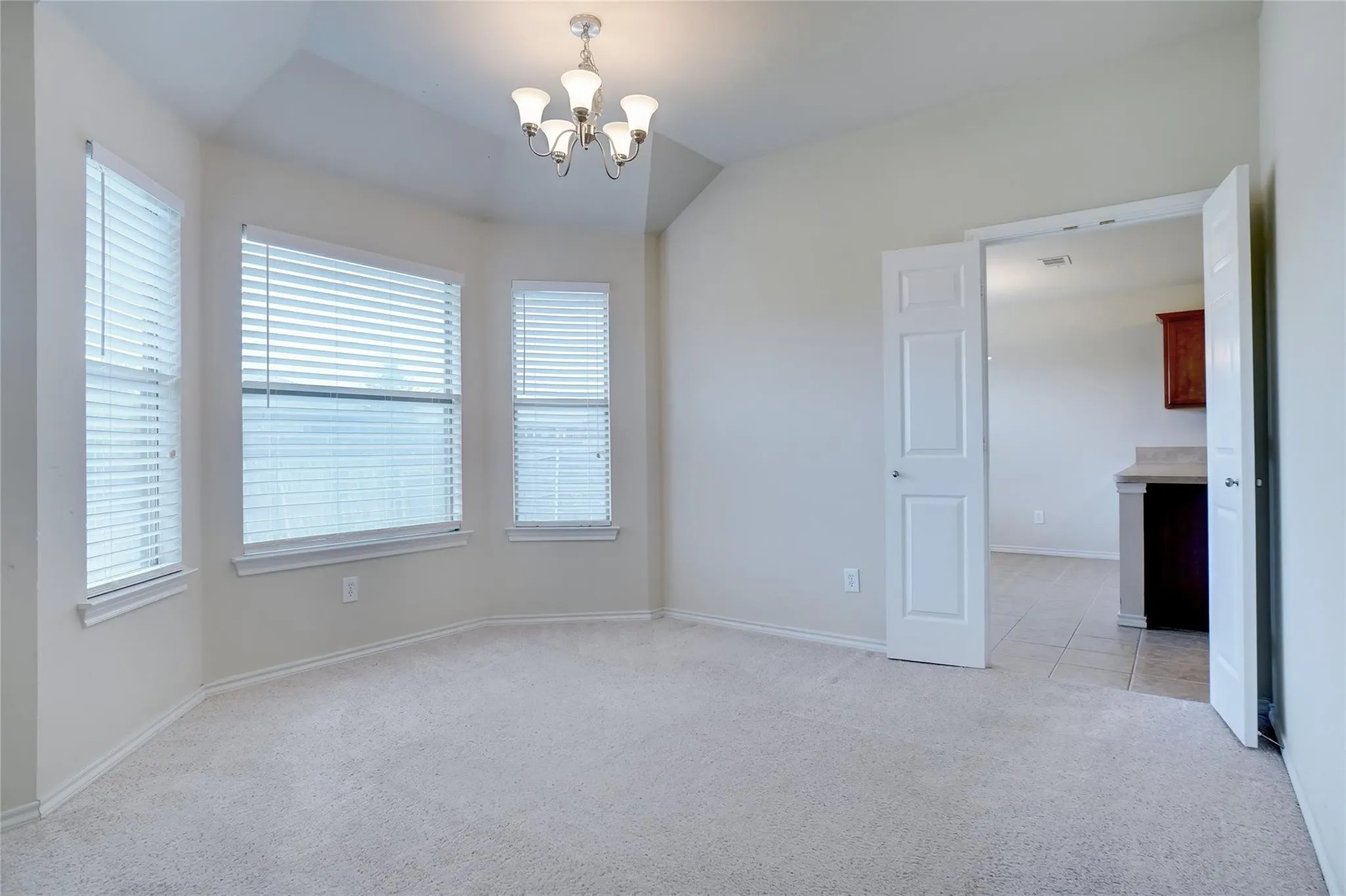 Single Family Residence For Sale in Denton County , 222 Windmill Drive, Justin, Texas 76247, 3 Bedrooms, 2 Bathrooms, 2 Garage spaces, 1,532 Sqft, built in 2007, Price $315,000, mls#21186180, Real Estate Agent in Justin, Homes For Sale in Denton county, Homes For Sale in Justin, Realtor in Justin Texas, Real Estate Brokerage Independent Realty Texas, Luminita Cordes Realtor