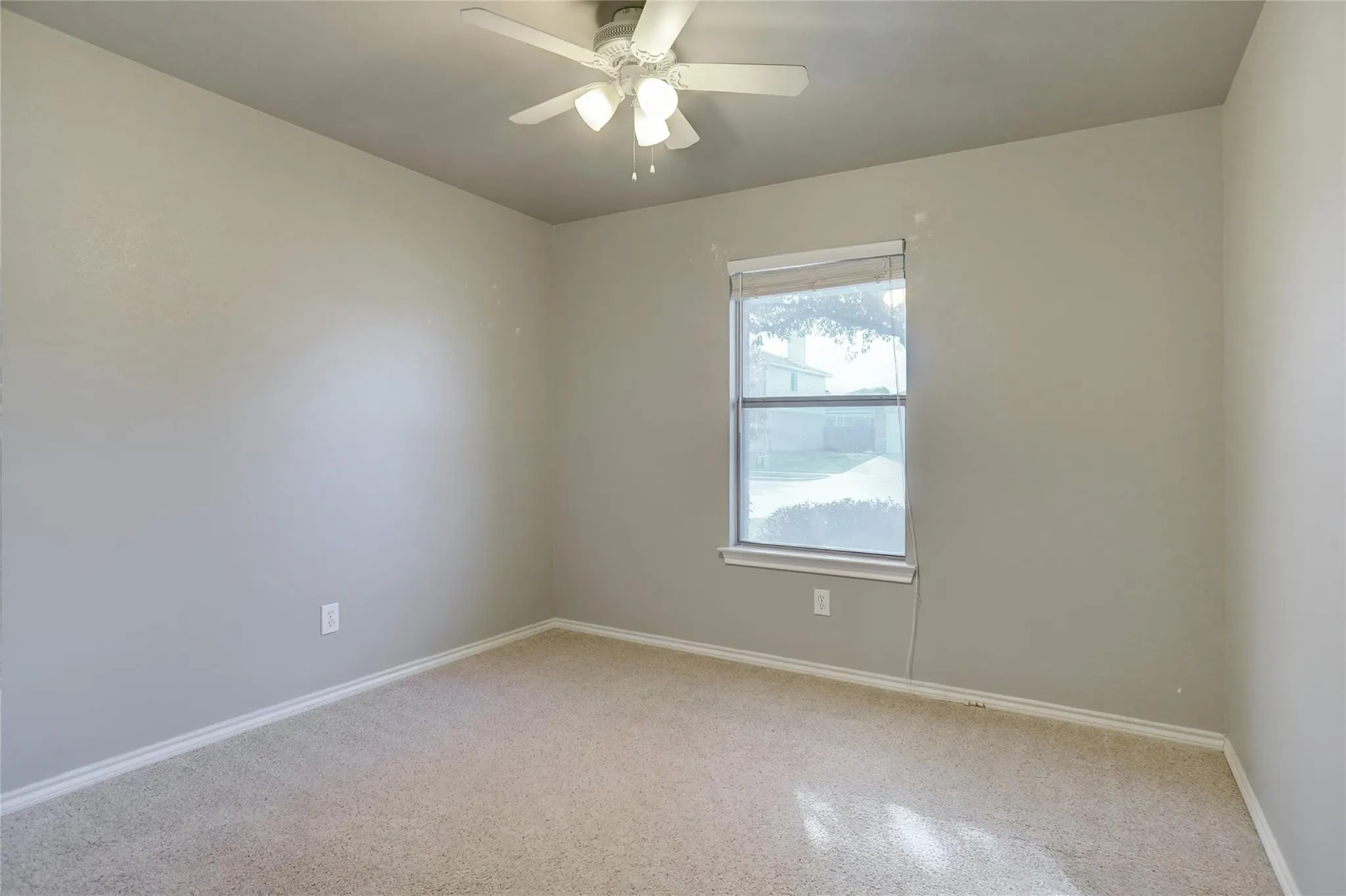 Single Family Residence For Sale in Denton County , 222 Windmill Drive, Justin, Texas 76247, 3 Bedrooms, 2 Bathrooms, 2 Garage spaces, 1,532 Sqft, built in 2007, Price $315,000, mls#21186180, Real Estate Agent in Justin, Homes For Sale in Denton county, Homes For Sale in Justin, Realtor in Justin Texas, Real Estate Brokerage Independent Realty Texas, Luminita Cordes Realtor