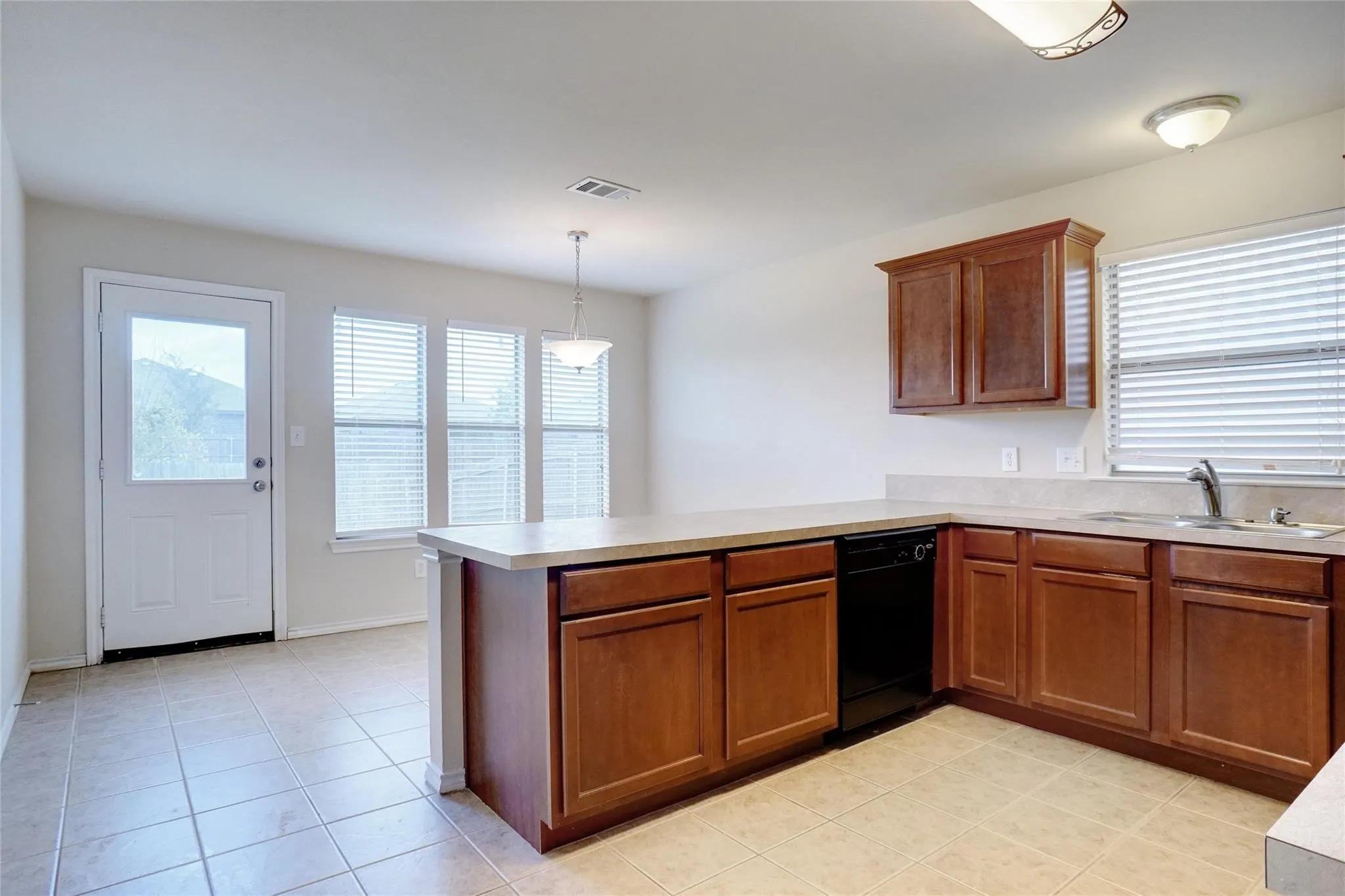 Single Family Residence For Sale in Denton County , 222 Windmill Drive, Justin, Texas 76247, 3 Bedrooms, 2 Bathrooms, 2 Garage spaces, 1,532 Sqft, built in 2007, Price $315,000, mls#21186180, Real Estate Agent in Justin, Homes For Sale in Denton county, Homes For Sale in Justin, Realtor in Justin Texas, Real Estate Brokerage Independent Realty Texas, Luminita Cordes Realtor