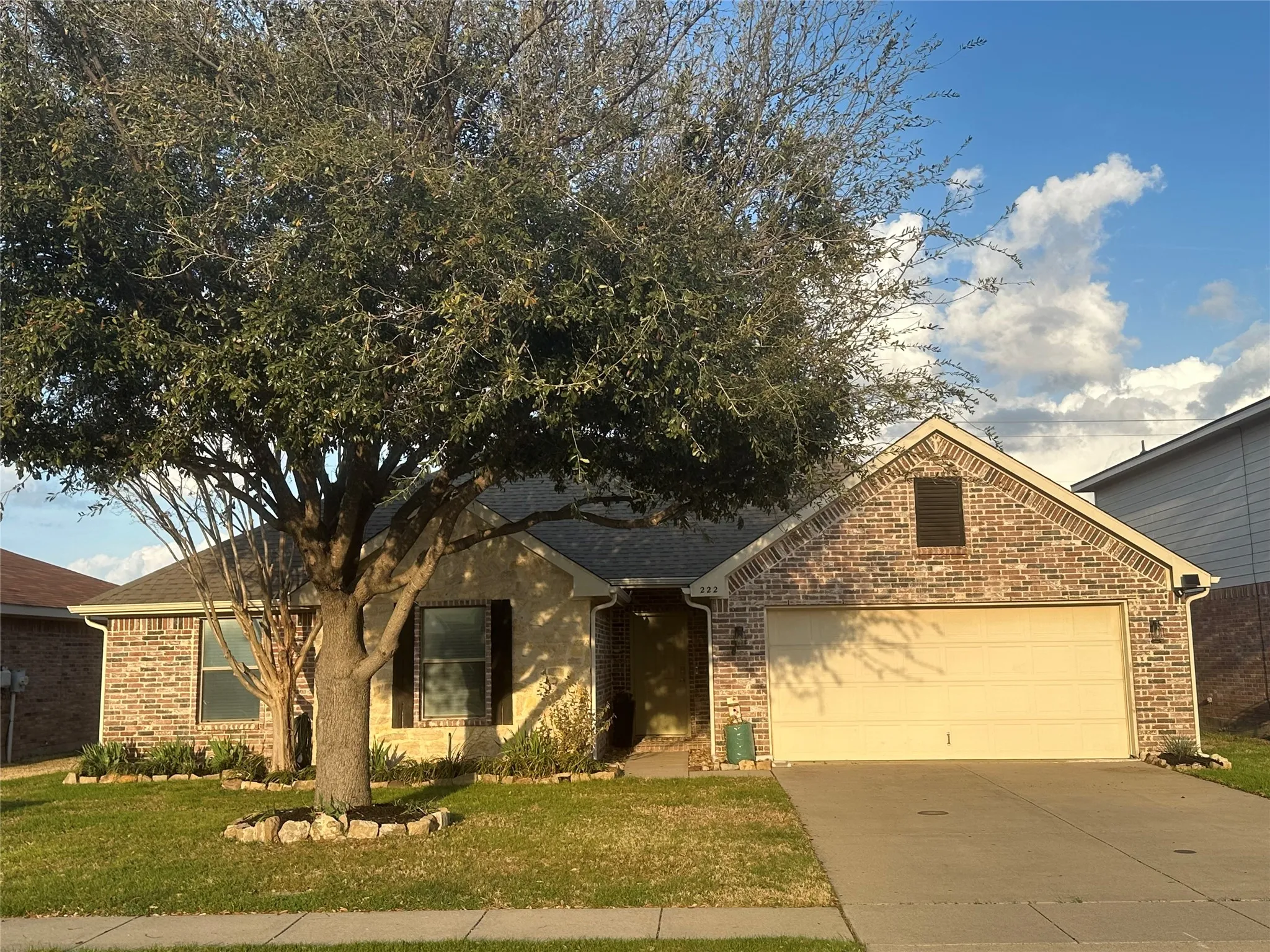 Single Family Residence For Sale in Denton County , 222 Windmill Drive, Justin, Texas 76247, 3 Bedrooms, 2 Bathrooms, 2 Garage spaces, 1,532 Sqft, built in 2007, Price $315,000, mls#21186180, Real Estate Agent in Justin, Homes For Sale in Denton county, Homes For Sale in Justin, Realtor in Justin Texas, Real Estate Brokerage Independent Realty Texas, Luminita Cordes Realtor