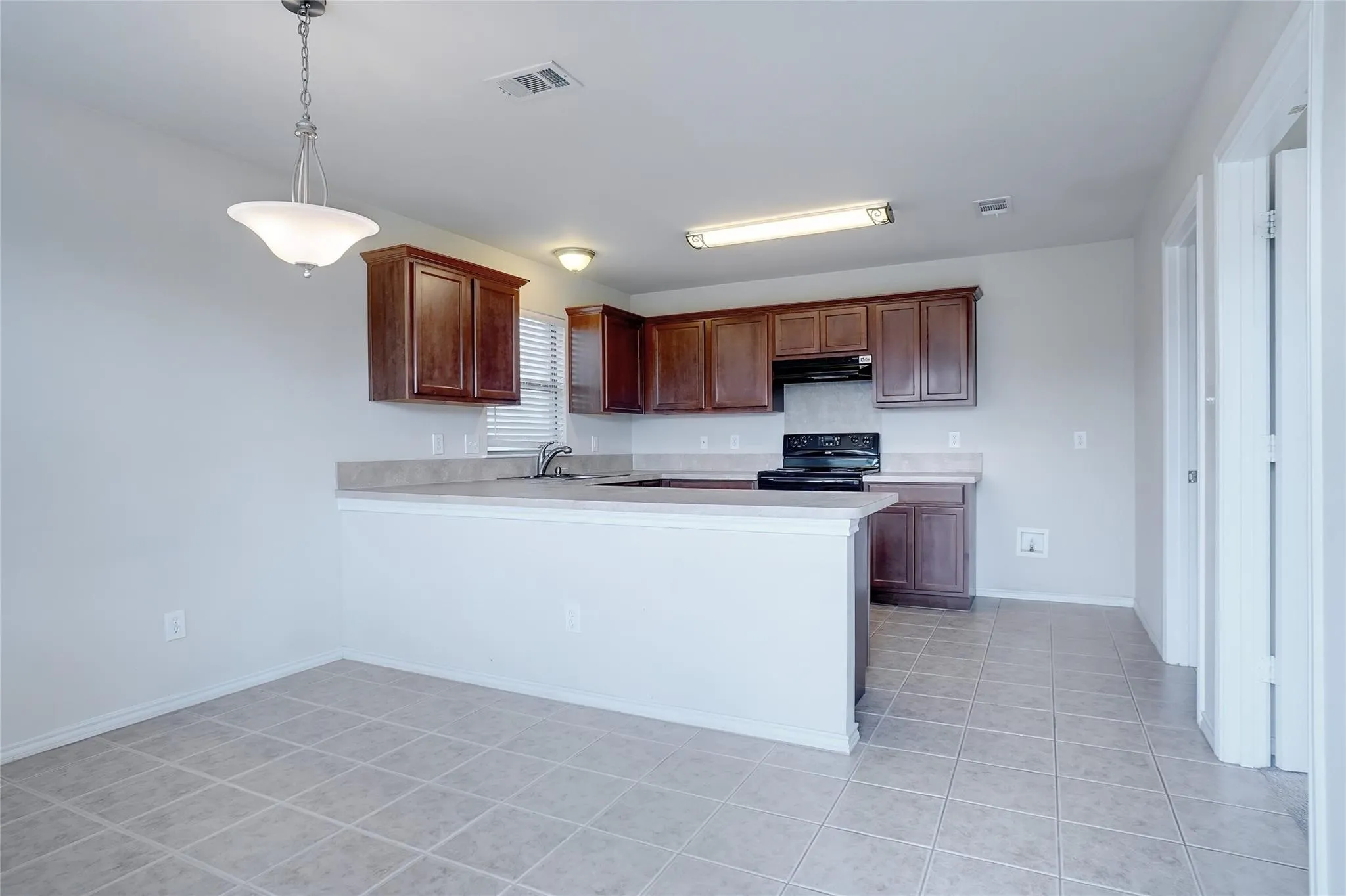 Single Family Residence For Sale in Denton County , 222 Windmill Drive, Justin, Texas 76247, 3 Bedrooms, 2 Bathrooms, 2 Garage spaces, 1,532 Sqft, built in 2007, Price $315,000, mls#21186180, Real Estate Agent in Justin, Homes For Sale in Denton county, Homes For Sale in Justin, Realtor in Justin Texas, Real Estate Brokerage Independent Realty Texas, Luminita Cordes Realtor