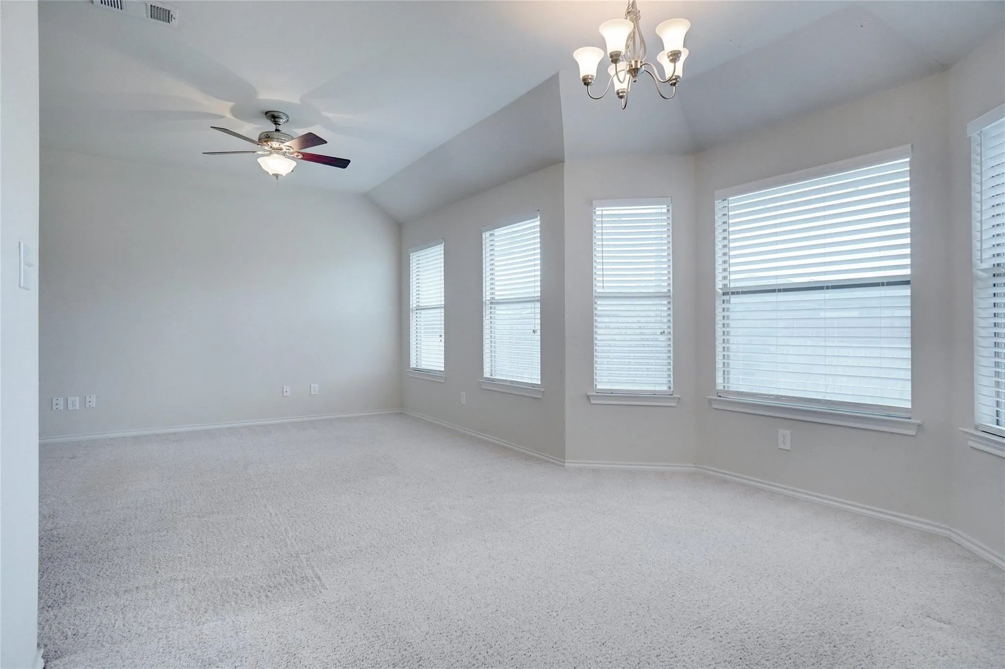 Single Family Residence For Sale in Denton County , 222 Windmill Drive, Justin, Texas 76247, 3 Bedrooms, 2 Bathrooms, 2 Garage spaces, 1,532 Sqft, built in 2007, Price $315,000, mls#21186180, Real Estate Agent in Justin, Homes For Sale in Denton county, Homes For Sale in Justin, Realtor in Justin Texas, Real Estate Brokerage Independent Realty Texas, Luminita Cordes Realtor