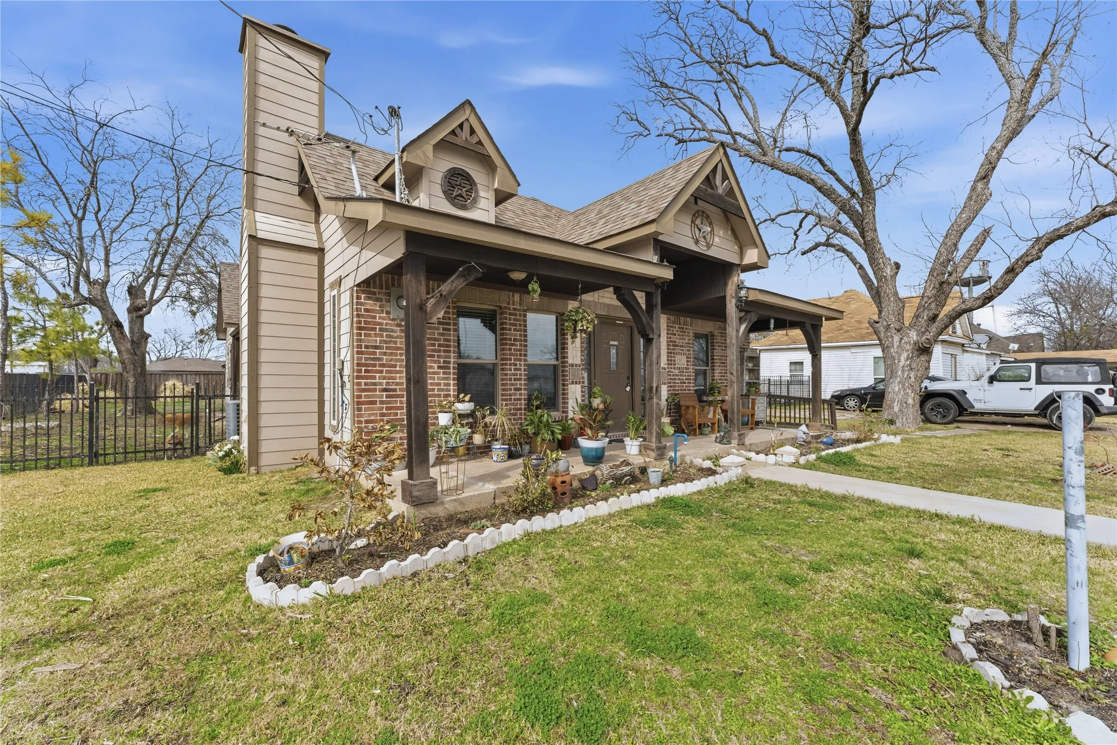 Single Family Residence For Sale in Collin County , 110 Reese Street, Josephine, Texas 75173, 3 Bedrooms, 2 Bathrooms, Garage spaces, 1,500 Sqft, built in 2016, Preowned, Price $220,000, mls#21187720, Real Estate Agent in Josephine, Homes For Sale in Collin county, Homes For Sale in Josephine, Realtor in Josephine Texas, Real Estate Brokerage Independent Realty Texas, Luminita Cordes Realtor