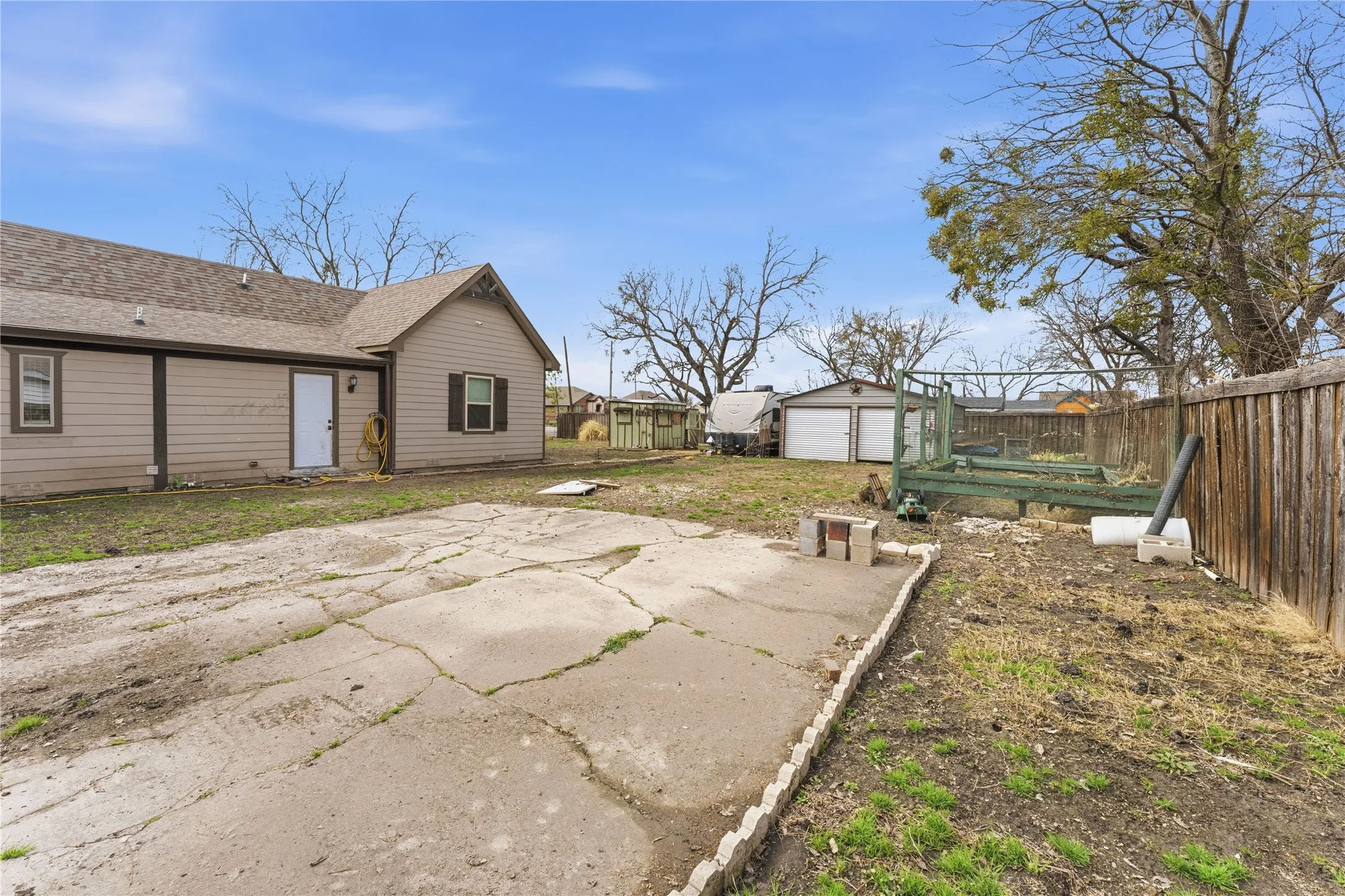Single Family Residence For Sale in Collin County , 110 Reese Street, Josephine, Texas 75173, 3 Bedrooms, 2 Bathrooms, Garage spaces, 1,500 Sqft, built in 2016, Preowned, Price $220,000, mls#21187720, Real Estate Agent in Josephine, Homes For Sale in Collin county, Homes For Sale in Josephine, Realtor in Josephine Texas, Real Estate Brokerage Independent Realty Texas, Luminita Cordes Realtor
