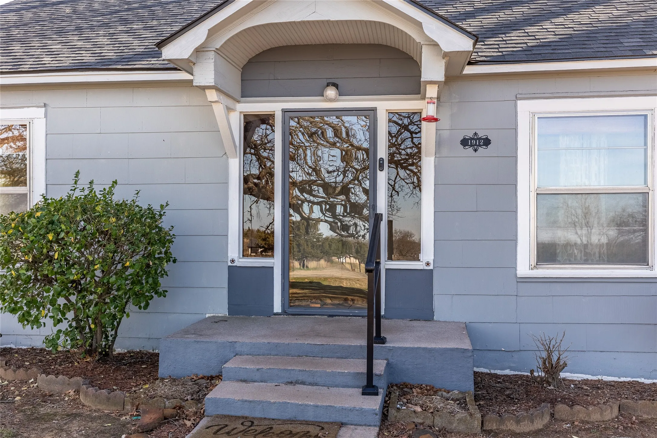 Single Family Residence For Sale in Grayson County , 1912 E Texas Street, Denison, Texas 75021, 3 Bedroom, 2 Bathroom, 2 Garage spaces, 1,696 Sqft, built in 1940, Preowned, mls#21182518, Real Estate Agent in Denison, Homes For Sale in Grayson county, Homes For Sale in Denison, Realtor in Denison Texas, Real Estate Brokerage Independent Realty Texas, Luminita Cordes Realtor