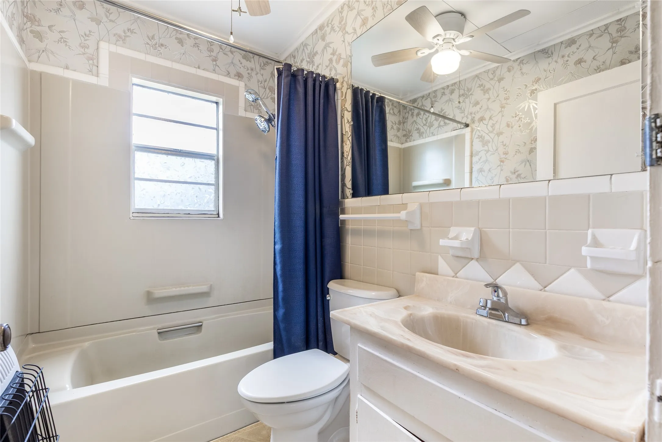 Single Family Residence For Sale in Grayson County , 1912 E Texas Street, Denison, Texas 75021, 3 Bedroom, 2 Bathroom, 2 Garage spaces, 1,696 Sqft, built in 1940, Preowned, mls#21182518, Real Estate Agent in Denison, Homes For Sale in Grayson county, Homes For Sale in Denison, Realtor in Denison Texas, Real Estate Brokerage Independent Realty Texas, Luminita Cordes Realtor