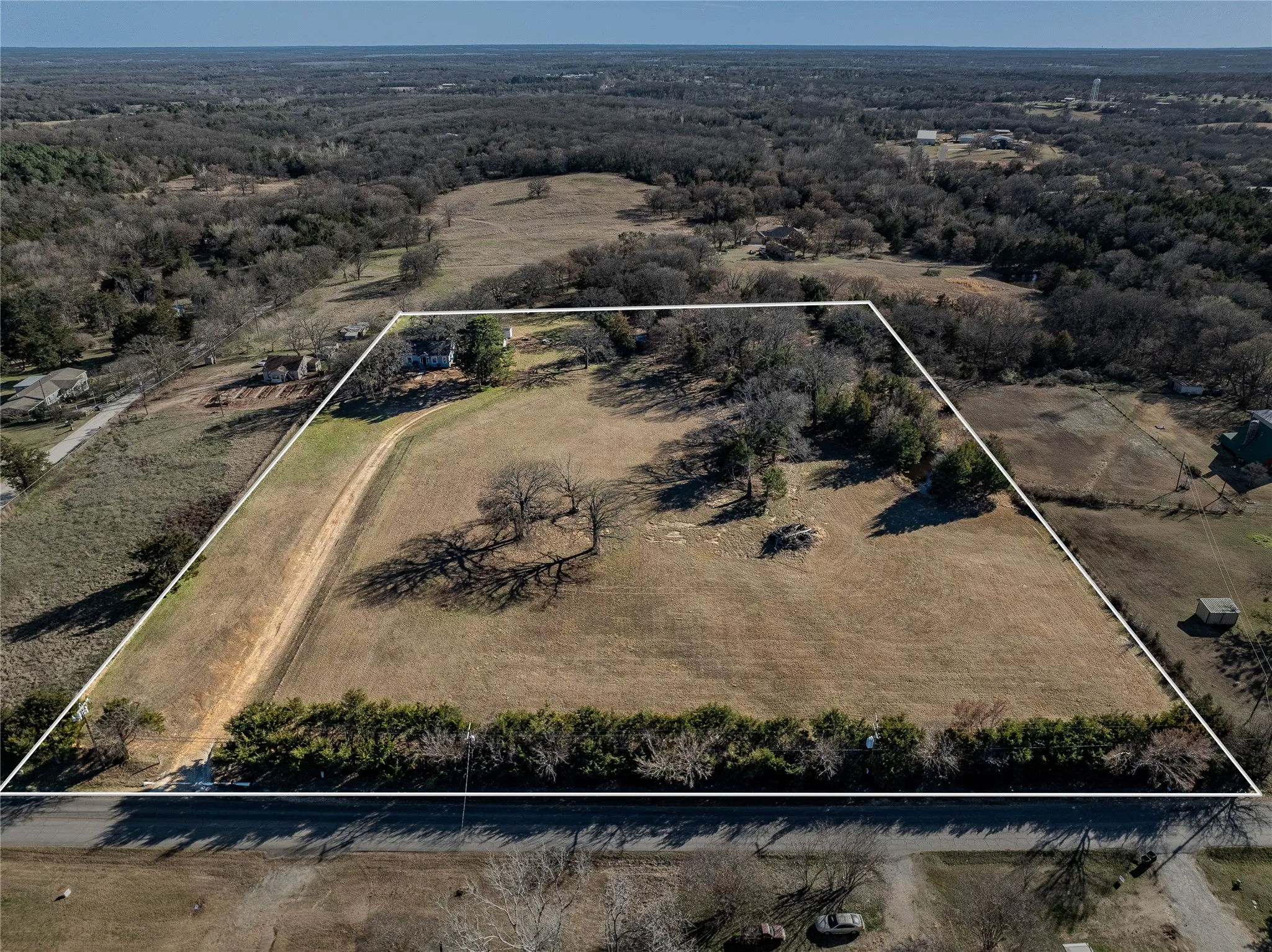 Single Family Residence For Sale in Grayson County , 1912 E Texas Street, Denison, Texas 75021, 3 Bedroom, 2 Bathroom, 2 Garage spaces, 1,696 Sqft, built in 1940, Preowned, mls#21182518, Real Estate Agent in Denison, Homes For Sale in Grayson county, Homes For Sale in Denison, Realtor in Denison Texas, Real Estate Brokerage Independent Realty Texas, Luminita Cordes Realtor