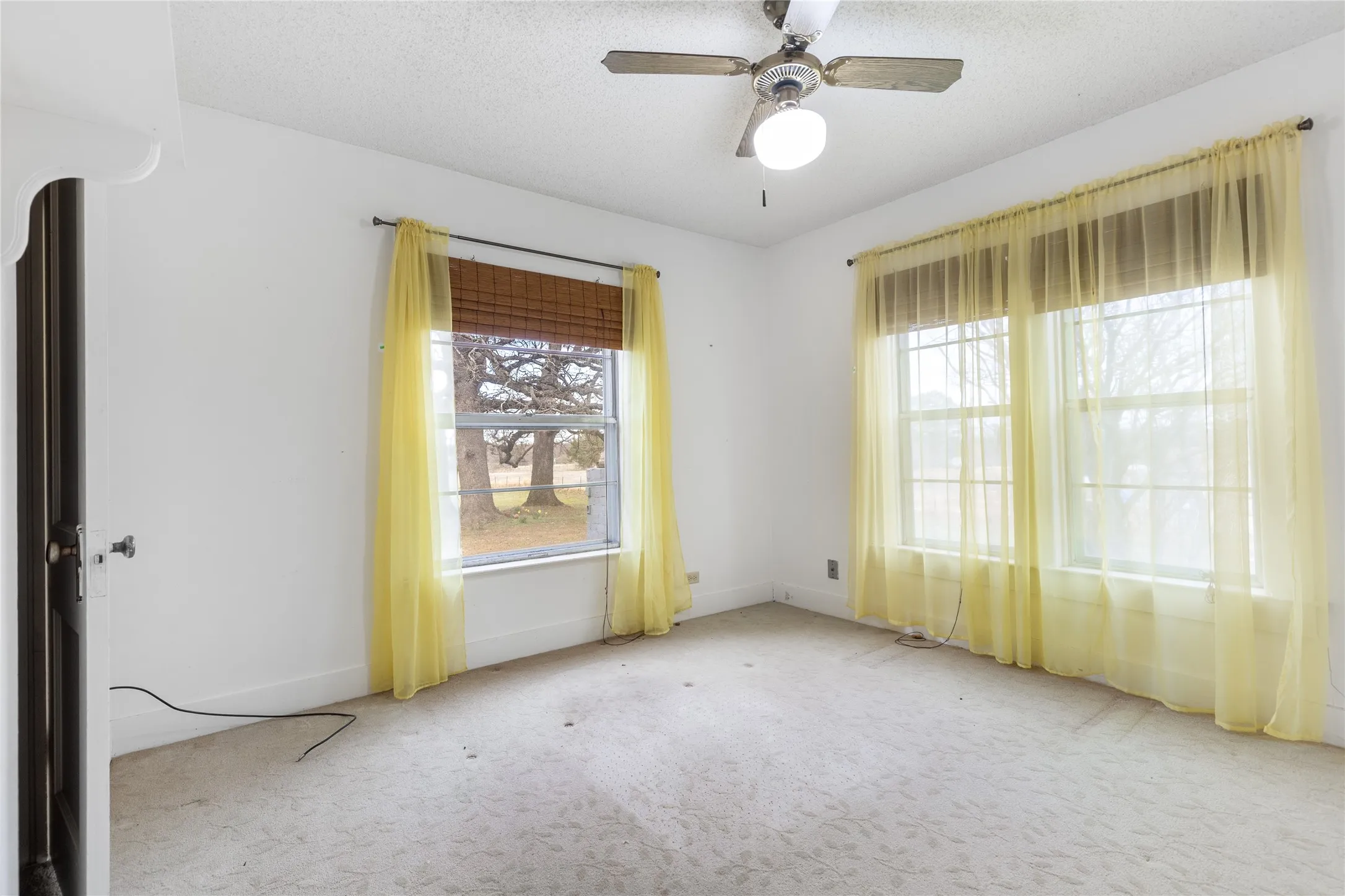Single Family Residence For Sale in Grayson County , 1912 E Texas Street, Denison, Texas 75021, 3 Bedroom, 2 Bathroom, 2 Garage spaces, 1,696 Sqft, built in 1940, Preowned, mls#21182518, Real Estate Agent in Denison, Homes For Sale in Grayson county, Homes For Sale in Denison, Realtor in Denison Texas, Real Estate Brokerage Independent Realty Texas, Luminita Cordes Realtor