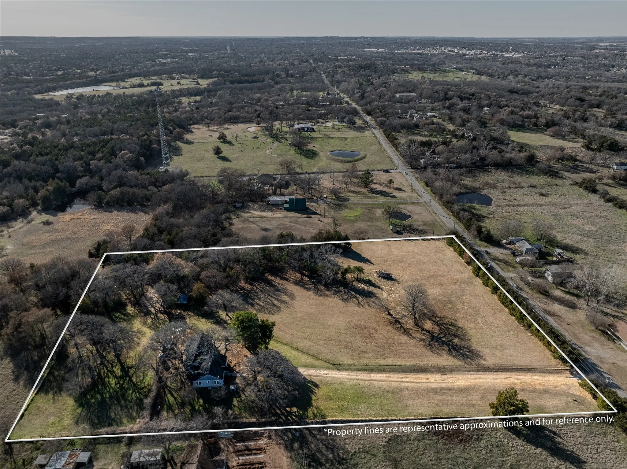 Single Family Residence For Sale in Grayson County , 1912 E Texas Street, Denison, Texas 75021, 3 Bedroom, 2 Bathroom, 2 Garage spaces, 1,696 Sqft, built in 1940, Preowned, mls#21182518, Real Estate Agent in Denison, Homes For Sale in Grayson county, Homes For Sale in Denison, Realtor in Denison Texas, Real Estate Brokerage Independent Realty Texas, Luminita Cordes Realtor