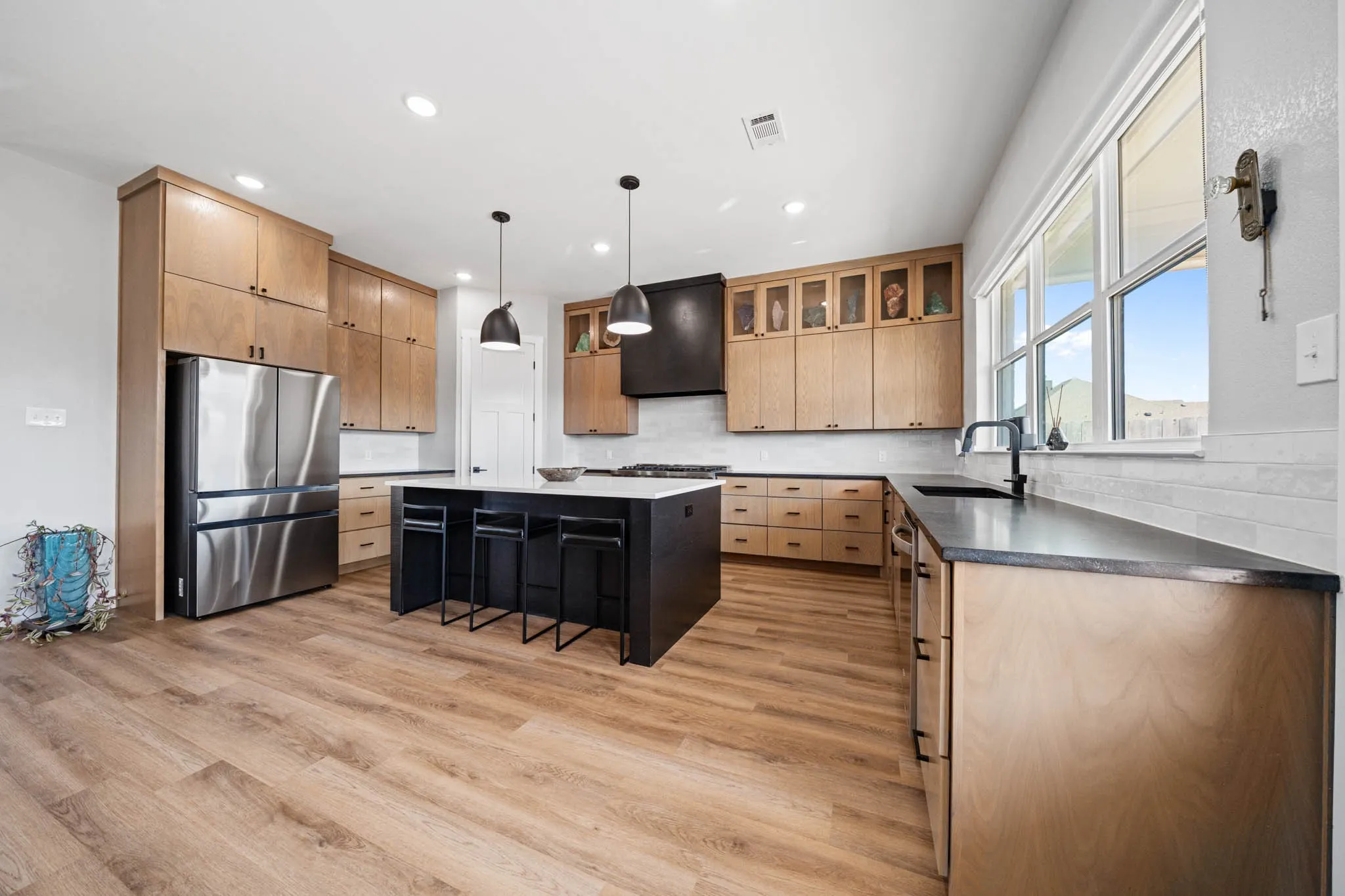 Single Family Residence For Sale in Mc Lennan County , 12010 Kenai Circle, Woodway, Texas 76712, 4 Bedroom, 3 Bathroom, 2 Garage spaces, 2,845 Sqft, built in 2022, Preowned, mls#21180548, Real Estate Agent in Woodway, Homes For Sale in Mc Lennan county, Homes For Sale in Woodway, Realtor in Woodway Texas, Real Estate Brokerage Independent Realty Texas, Luminita Cordes Realtor