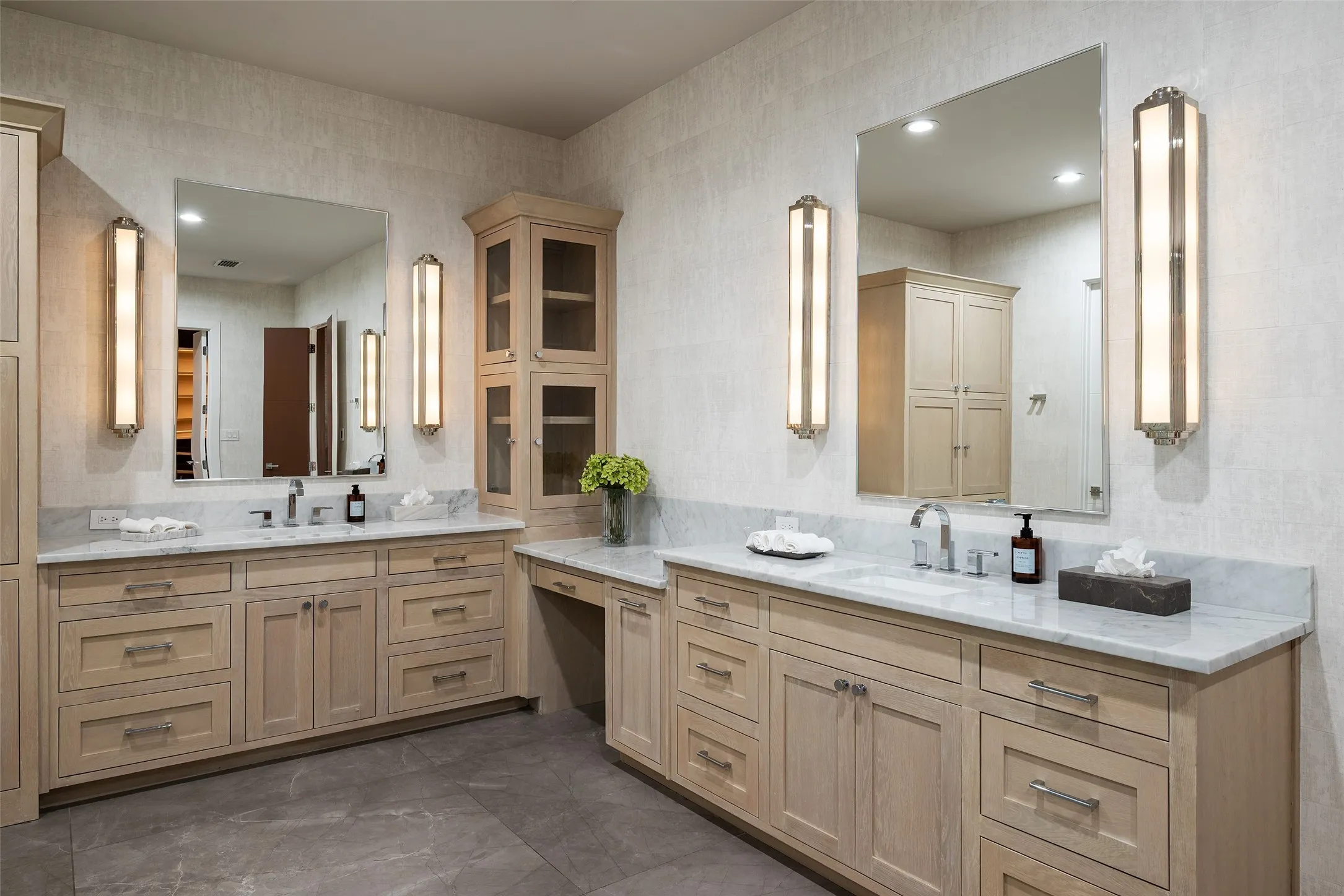 Single Family Residence For Sale in Dallas County , 11219 Leachman Circle, Dallas, Texas 75229, 5 Bedroom, 6 Bathroom, 3 Garage spaces, 5,470 Sqft, built in 1972, Preowned, mls#21185723, Real Estate Agent in Dallas, Homes For Sale in Dallas county, Homes For Sale in Dallas, Realtor in Dallas Texas, Real Estate Brokerage Independent Realty Texas, Luminita Cordes Realtor