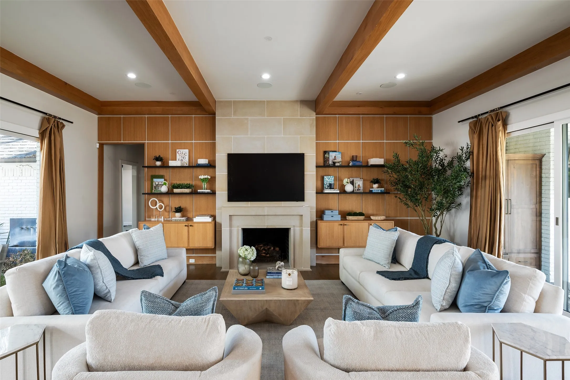 Single Family Residence For Sale in Dallas County , 11219 Leachman Circle, Dallas, Texas 75229, 5 Bedroom, 6 Bathroom, 3 Garage spaces, 5,470 Sqft, built in 1972, Preowned, mls#21185723, Real Estate Agent in Dallas, Homes For Sale in Dallas county, Homes For Sale in Dallas, Realtor in Dallas Texas, Real Estate Brokerage Independent Realty Texas, Luminita Cordes Realtor