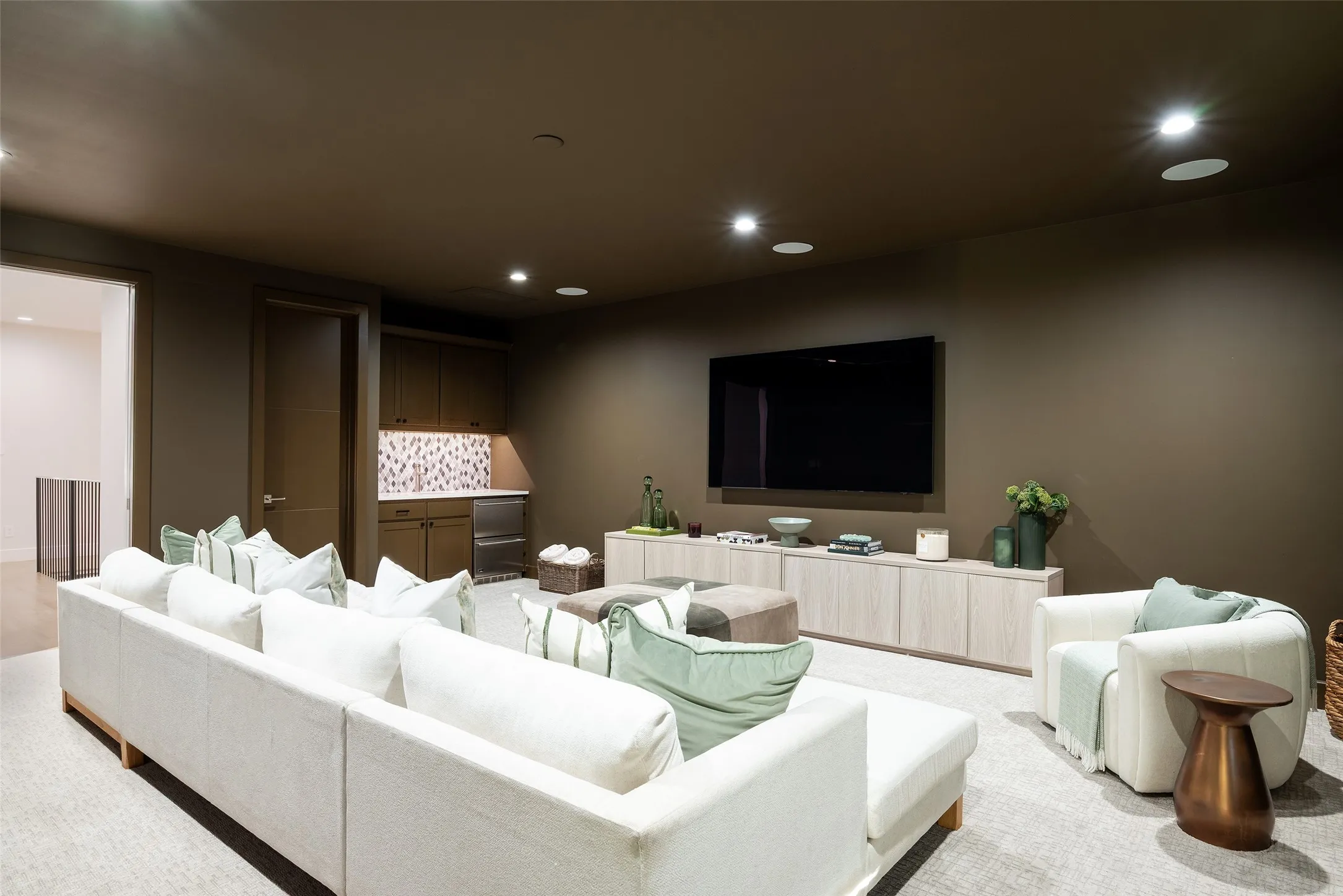 Single Family Residence For Sale in Dallas County , 11219 Leachman Circle, Dallas, Texas 75229, 5 Bedroom, 6 Bathroom, 3 Garage spaces, 5,470 Sqft, built in 1972, Preowned, mls#21185723, Real Estate Agent in Dallas, Homes For Sale in Dallas county, Homes For Sale in Dallas, Realtor in Dallas Texas, Real Estate Brokerage Independent Realty Texas, Luminita Cordes Realtor