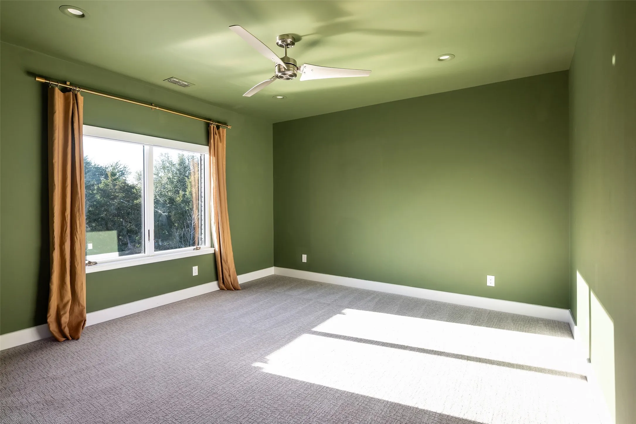 Single Family Residence For Sale in Dallas County , 11219 Leachman Circle, Dallas, Texas 75229, 5 Bedroom, 6 Bathroom, 3 Garage spaces, 5,470 Sqft, built in 1972, Preowned, mls#21185723, Real Estate Agent in Dallas, Homes For Sale in Dallas county, Homes For Sale in Dallas, Realtor in Dallas Texas, Real Estate Brokerage Independent Realty Texas, Luminita Cordes Realtor