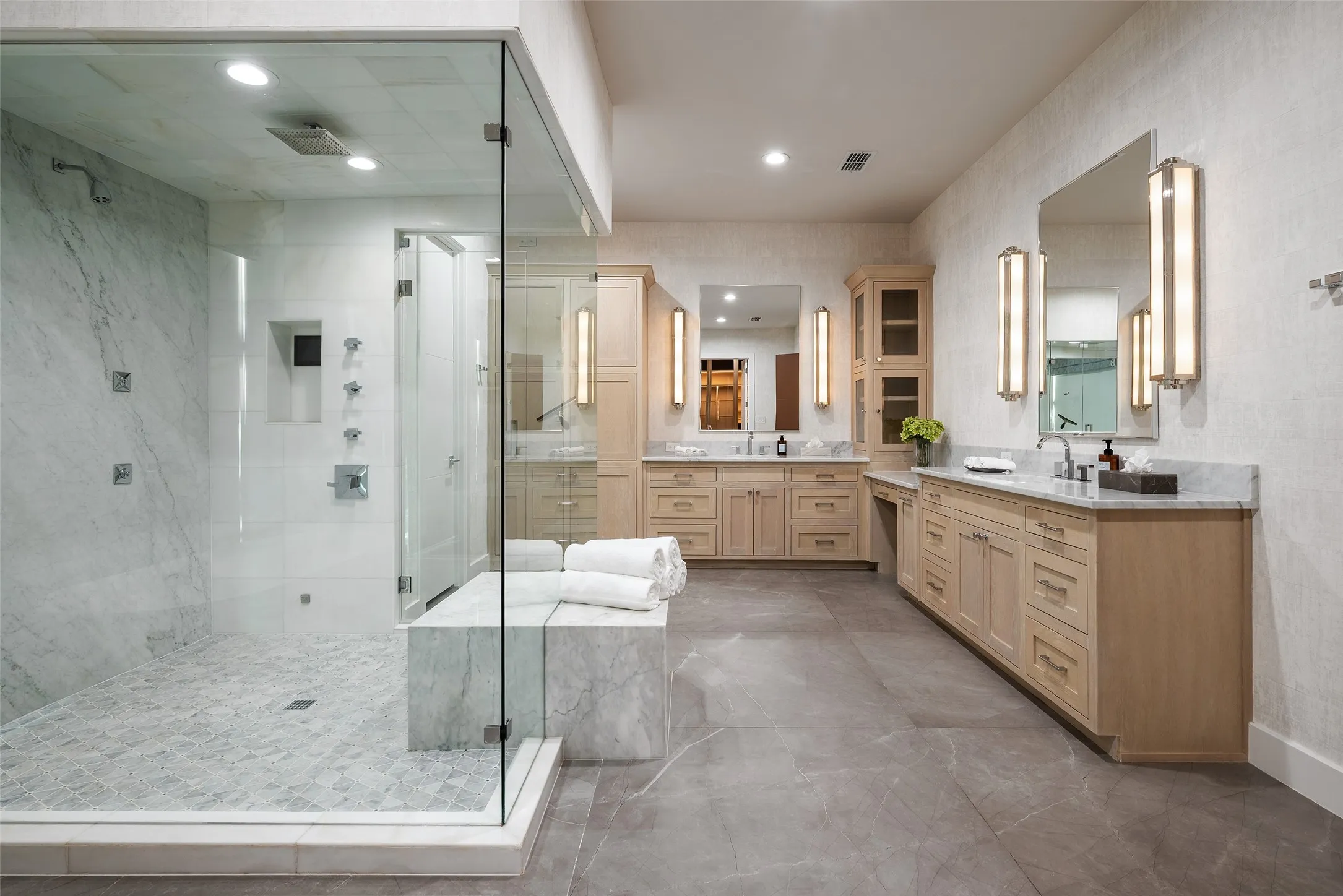 Single Family Residence For Sale in Dallas County , 11219 Leachman Circle, Dallas, Texas 75229, 5 Bedroom, 6 Bathroom, 3 Garage spaces, 5,470 Sqft, built in 1972, Preowned, mls#21185723, Real Estate Agent in Dallas, Homes For Sale in Dallas county, Homes For Sale in Dallas, Realtor in Dallas Texas, Real Estate Brokerage Independent Realty Texas, Luminita Cordes Realtor