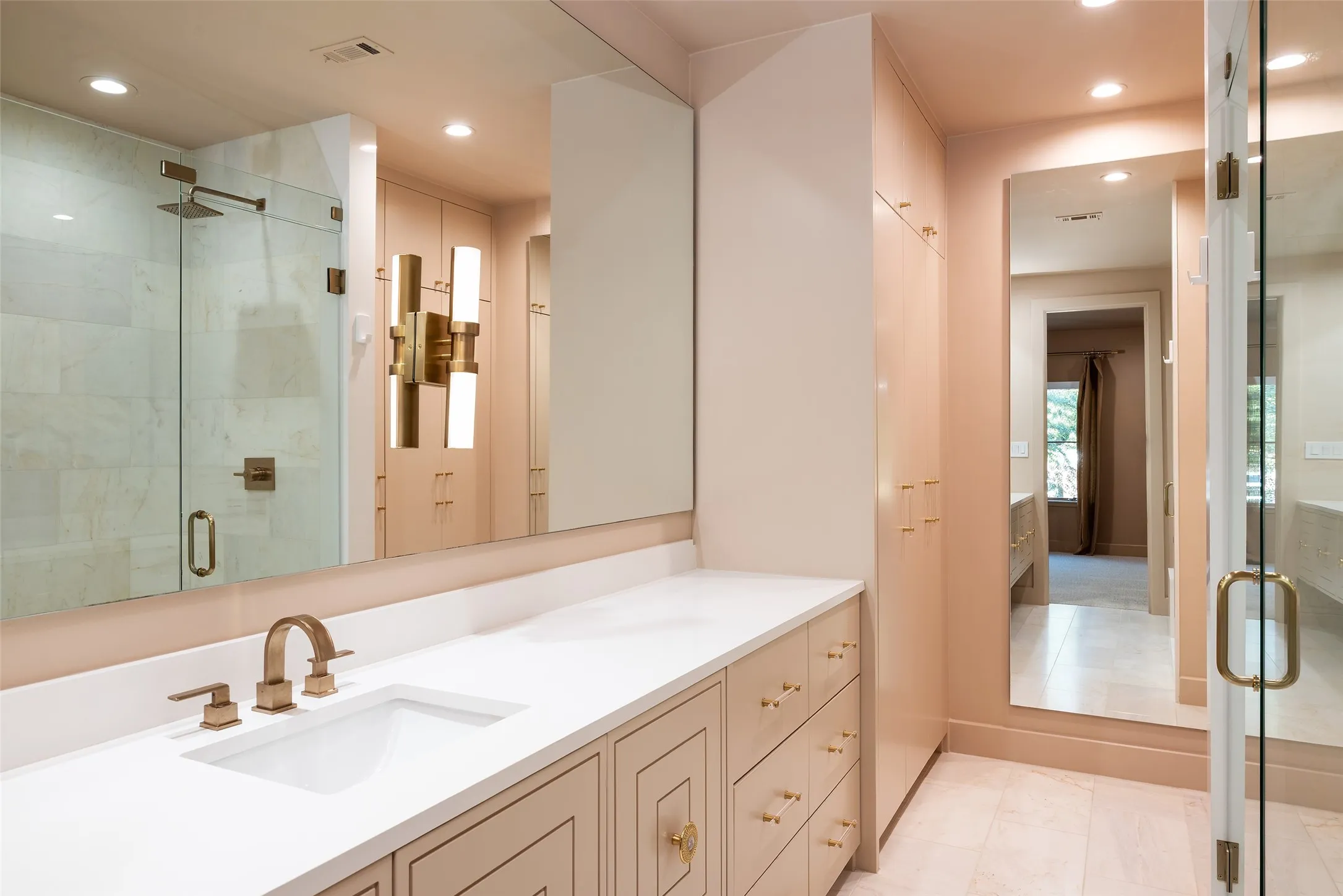 Single Family Residence For Sale in Dallas County , 11219 Leachman Circle, Dallas, Texas 75229, 5 Bedroom, 6 Bathroom, 3 Garage spaces, 5,470 Sqft, built in 1972, Preowned, mls#21185723, Real Estate Agent in Dallas, Homes For Sale in Dallas county, Homes For Sale in Dallas, Realtor in Dallas Texas, Real Estate Brokerage Independent Realty Texas, Luminita Cordes Realtor
