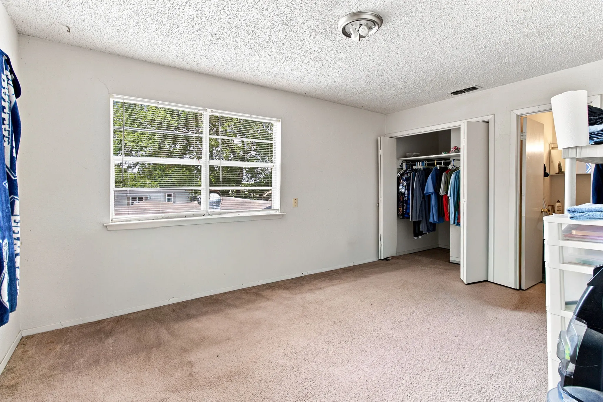 Single Family Residence For Sale in Tarrant County , 1537 Coral Cut Off, Pelican Bay, Texas 76020, 2 Bedroom, 2 Bathroom, 1 Garage spaces, 903 Sqft, built in 1984, Preowned, mls#21187250, Real Estate Agent in Pelican Bay, Homes For Sale in Tarrant county, Homes For Sale in Pelican Bay, Realtor in Pelican Bay Texas, Real Estate Brokerage Independent Realty Texas, Luminita Cordes Realtor