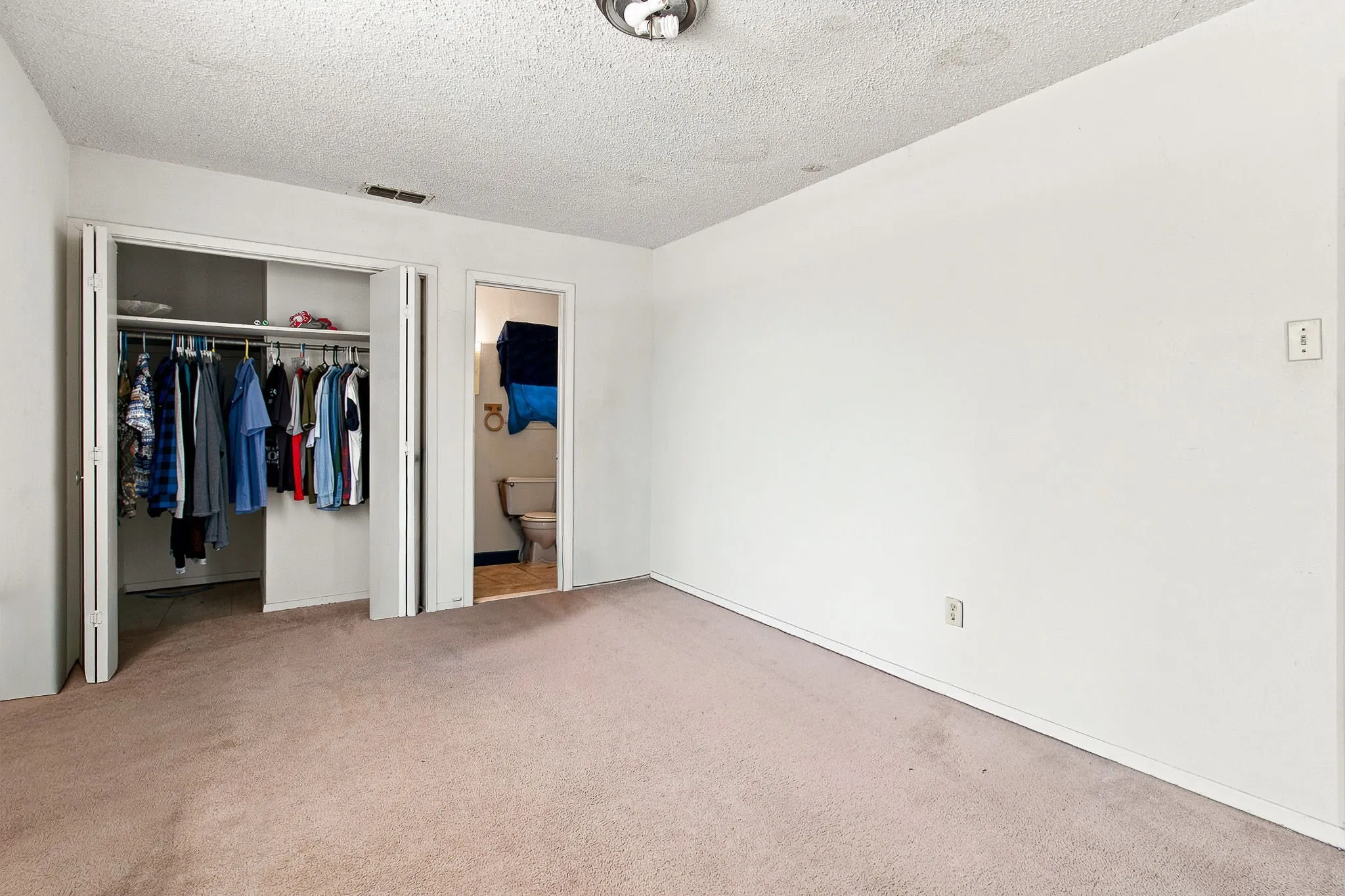Single Family Residence For Sale in Tarrant County , 1537 Coral Cut Off, Pelican Bay, Texas 76020, 2 Bedroom, 2 Bathroom, 1 Garage spaces, 903 Sqft, built in 1984, Preowned, mls#21187250, Real Estate Agent in Pelican Bay, Homes For Sale in Tarrant county, Homes For Sale in Pelican Bay, Realtor in Pelican Bay Texas, Real Estate Brokerage Independent Realty Texas, Luminita Cordes Realtor