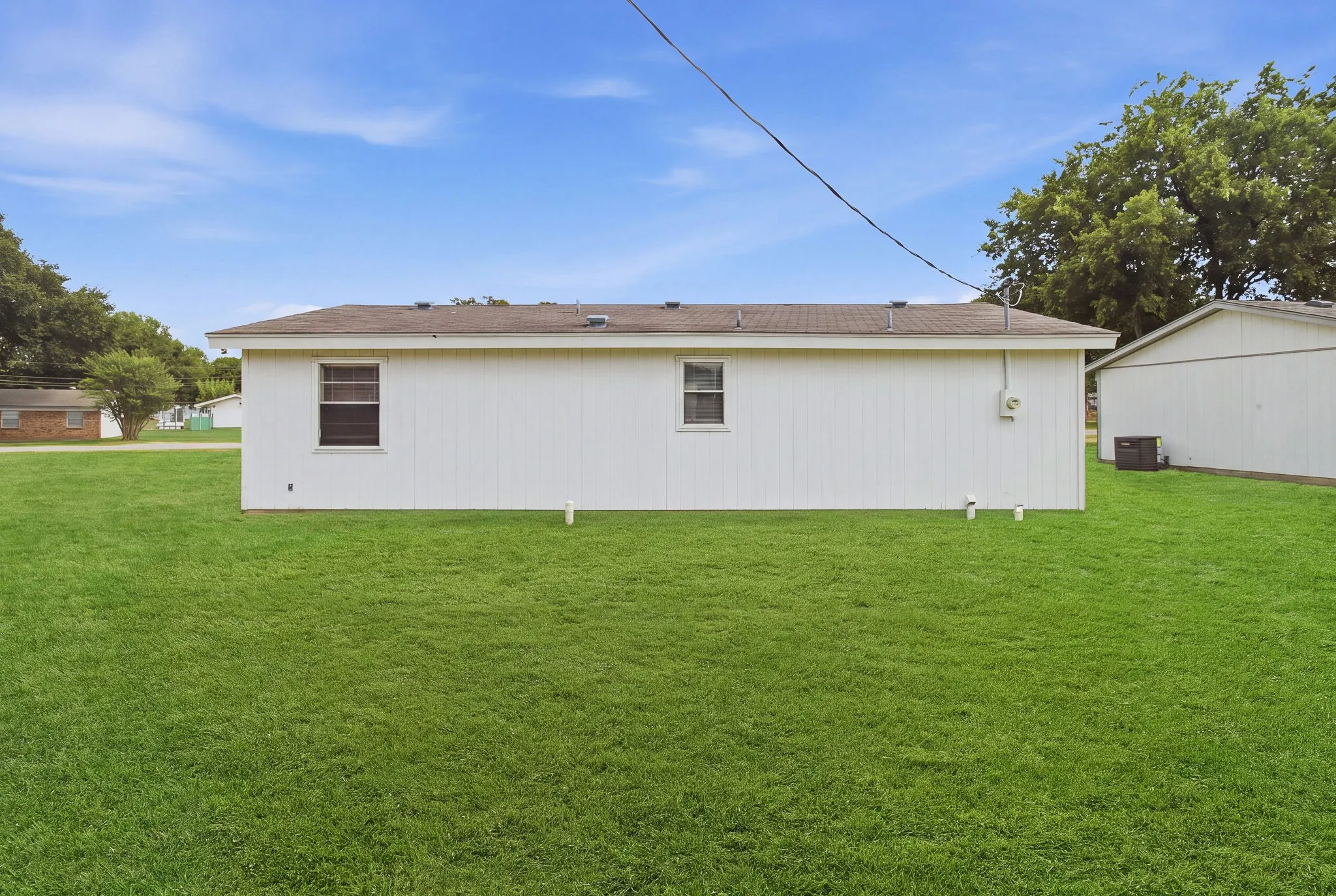 Single Family Residence For Sale in Tarrant County , 1525 Coral Cut Off, Pelican Bay, Texas 76020, 2 Bedroom, 1 Bathroom, 1 Garage spaces, 696 Sqft, built in 1984, Preowned, mls#21187241, Real Estate Agent in Pelican Bay, Homes For Sale in Tarrant county, Homes For Sale in Pelican Bay, Realtor in Pelican Bay Texas, Real Estate Brokerage Independent Realty Texas, Luminita Cordes Realtor