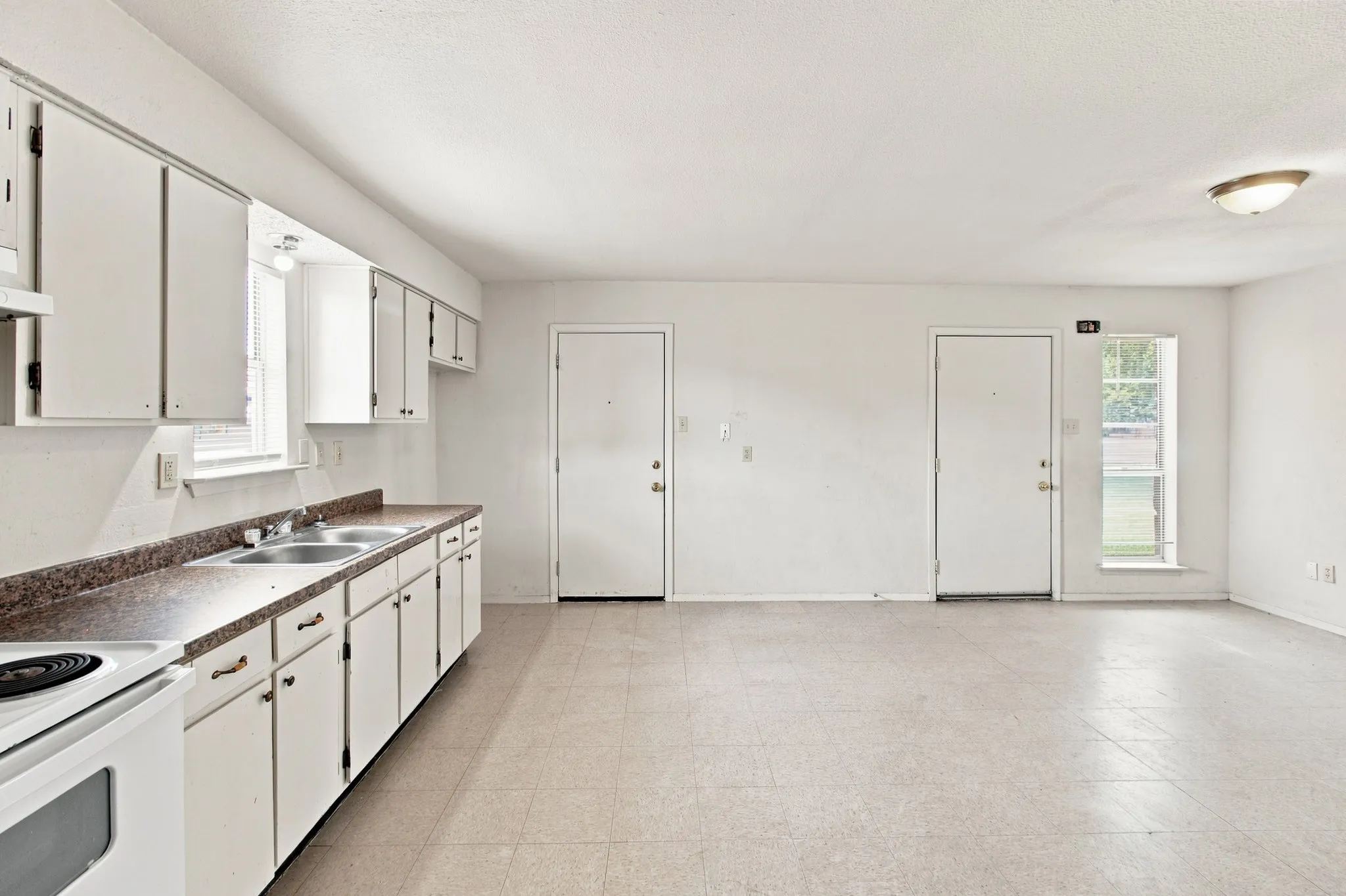 Single Family Residence For Sale in Tarrant County , 1572 Reef Drive, Pelican Bay, Texas 76020, 3 Bedroom, 1 Bathroom, 1 Garage spaces, 945 Sqft, built in 1984, Preowned, mls#21187188, Real Estate Agent in Pelican Bay, Homes For Sale in Tarrant county, Homes For Sale in Pelican Bay, Realtor in Pelican Bay Texas, Real Estate Brokerage Independent Realty Texas, Luminita Cordes Realtor