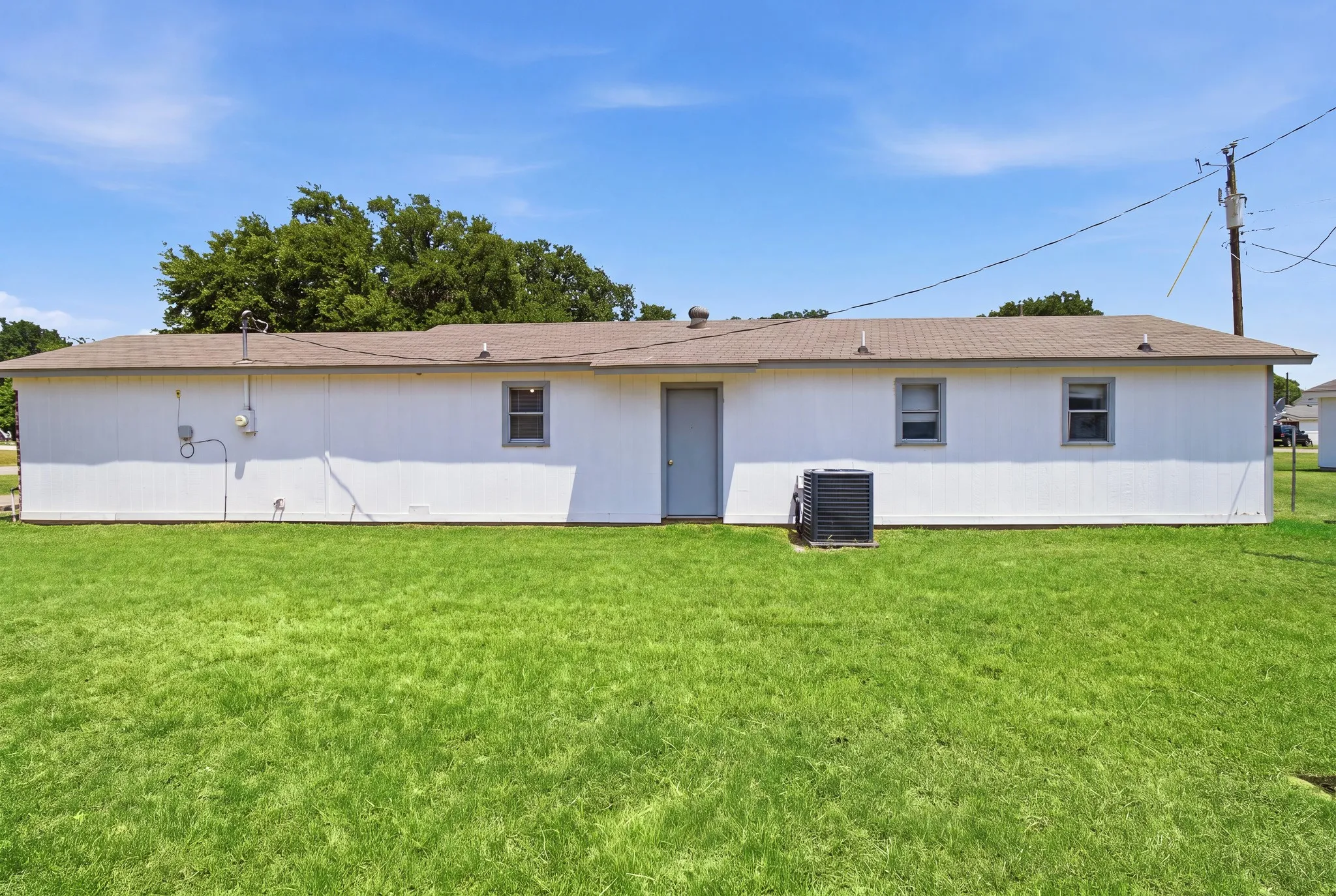 Single Family Residence For Sale in Tarrant County , 1572 Reef Drive, Pelican Bay, Texas 76020, 3 Bedroom, 1 Bathroom, 1 Garage spaces, 945 Sqft, built in 1984, Preowned, mls#21187188, Real Estate Agent in Pelican Bay, Homes For Sale in Tarrant county, Homes For Sale in Pelican Bay, Realtor in Pelican Bay Texas, Real Estate Brokerage Independent Realty Texas, Luminita Cordes Realtor