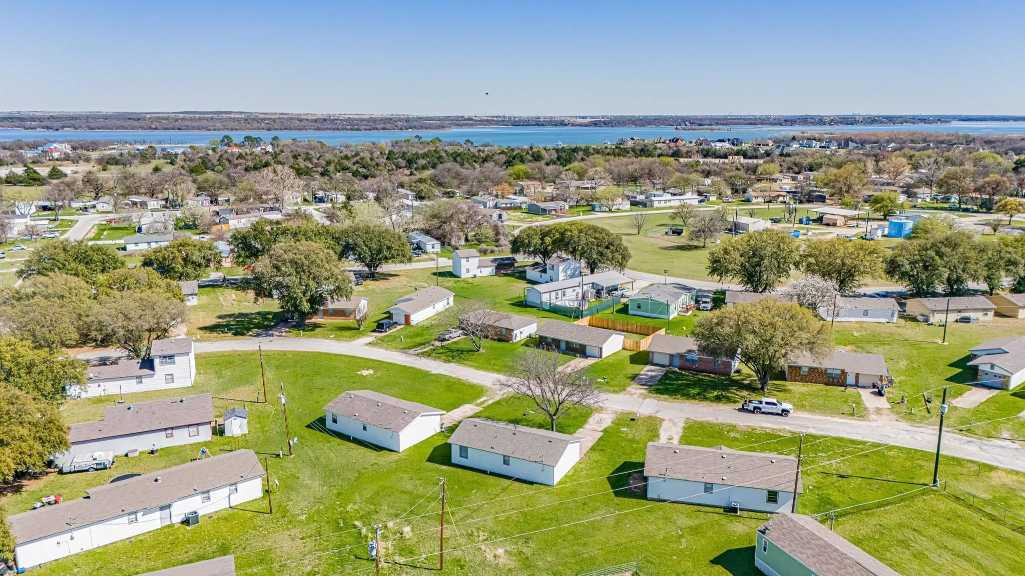 Single Family Residence For Sale in Tarrant County , 1572 Reef Drive, Pelican Bay, Texas 76020, 3 Bedroom, 1 Bathroom, 1 Garage spaces, 945 Sqft, built in 1984, Preowned, mls#21187188, Real Estate Agent in Pelican Bay, Homes For Sale in Tarrant county, Homes For Sale in Pelican Bay, Realtor in Pelican Bay Texas, Real Estate Brokerage Independent Realty Texas, Luminita Cordes Realtor